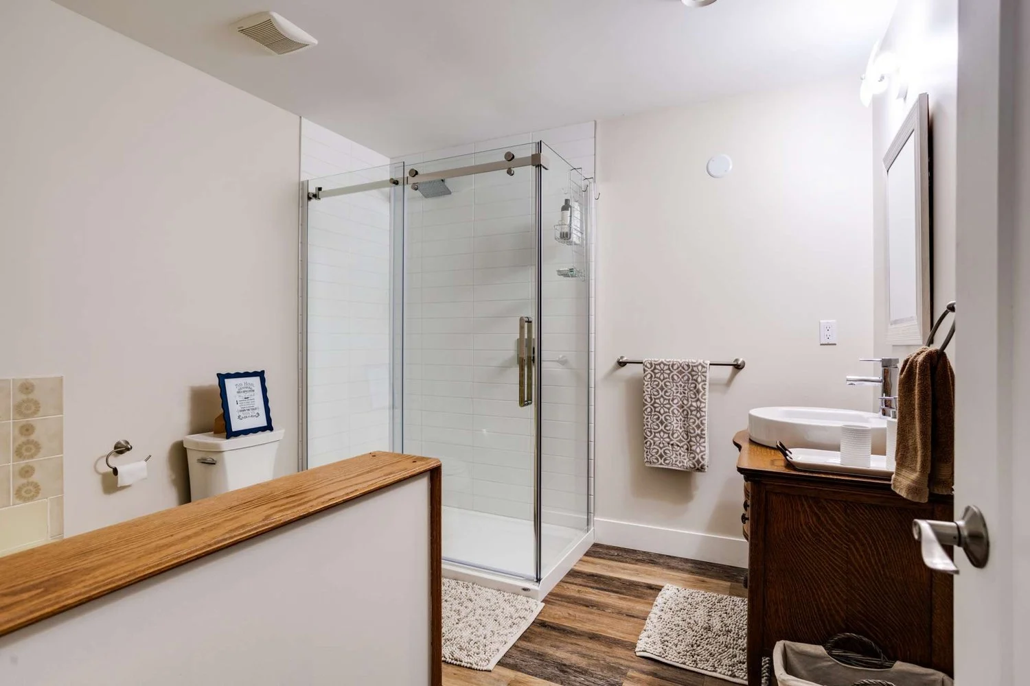 Bathroom (1 of 5)