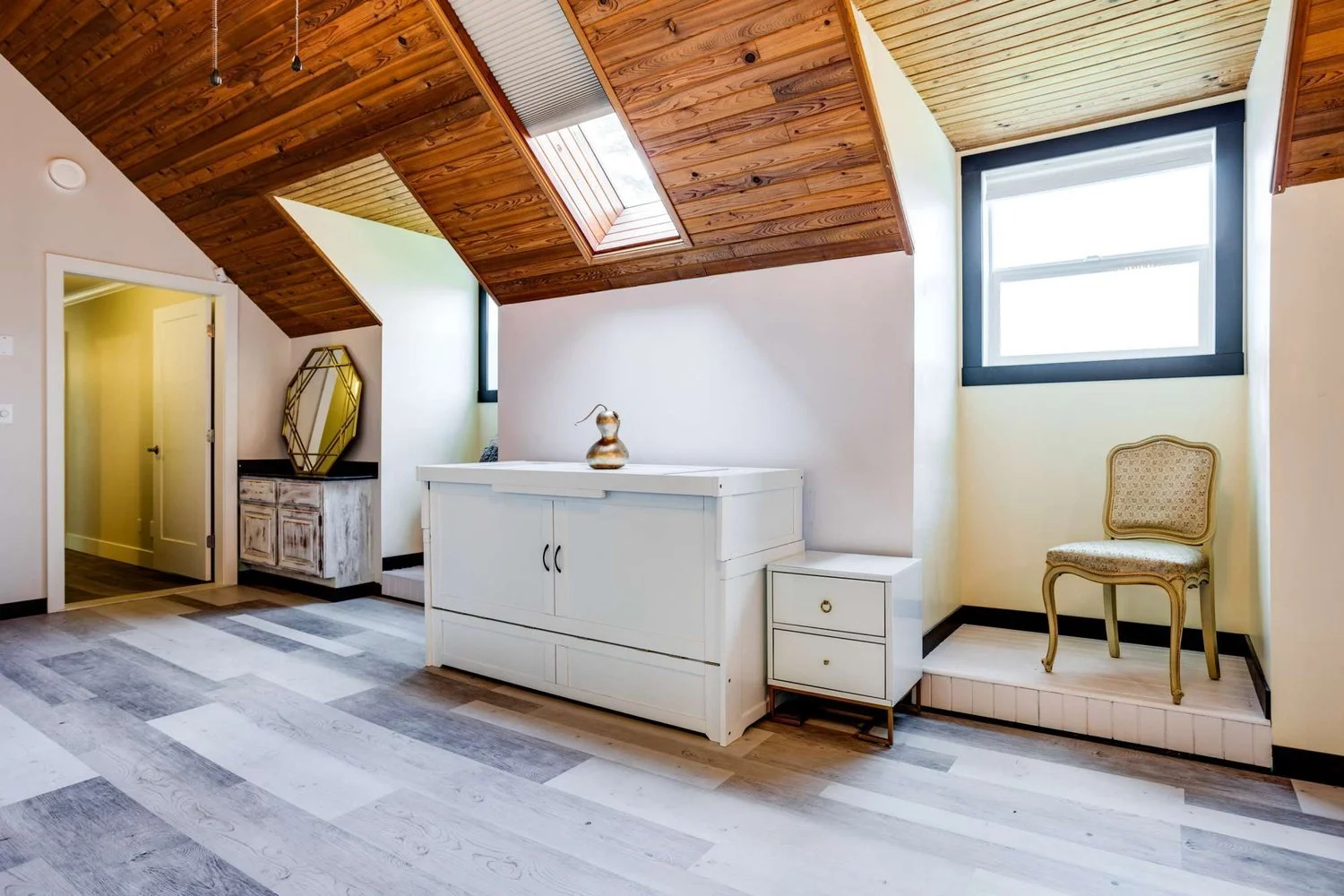 Mimosa Studio (Bridal Party Lounge)