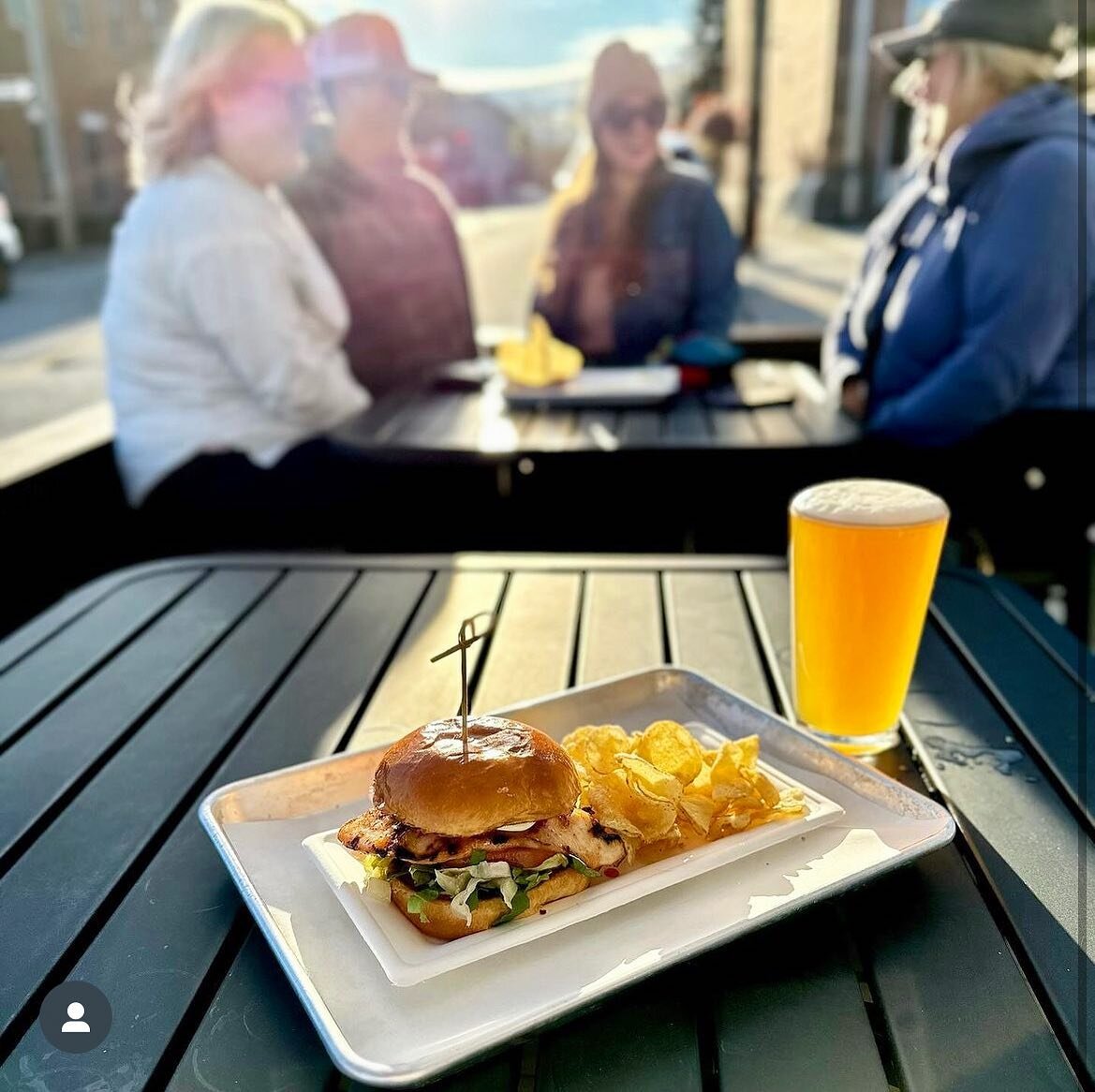 Head over to the @sunflower.kitchen.hendo at @oklawahabrewing where the beer is flowing and we&rsquo;re cooking up some fresh &amp; delicious comfort food for these chilly days 🙌

#oklawahabrewingcompany #hendersonvillenc #sunflowerkitchen