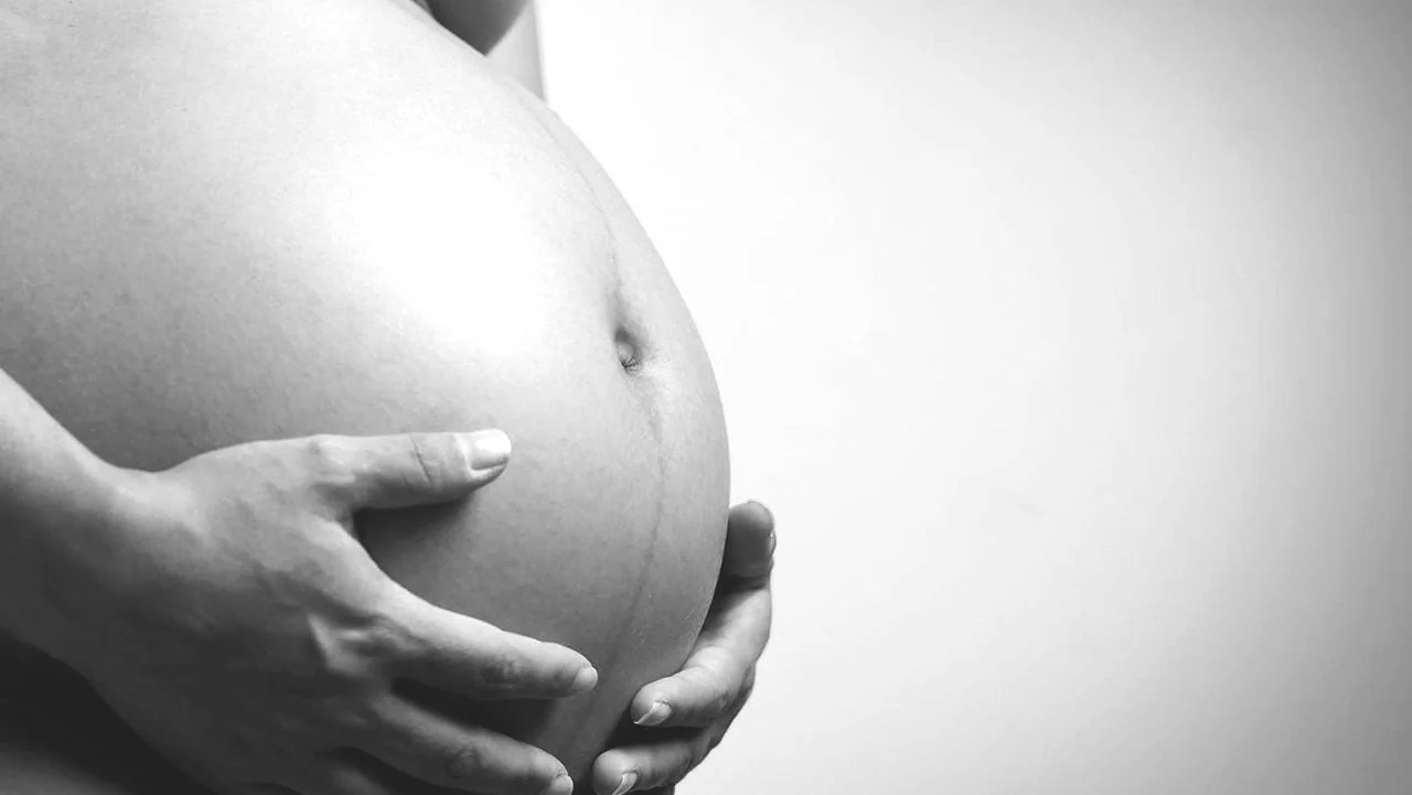 Night nurse and doula offering childbirth education in Southern California