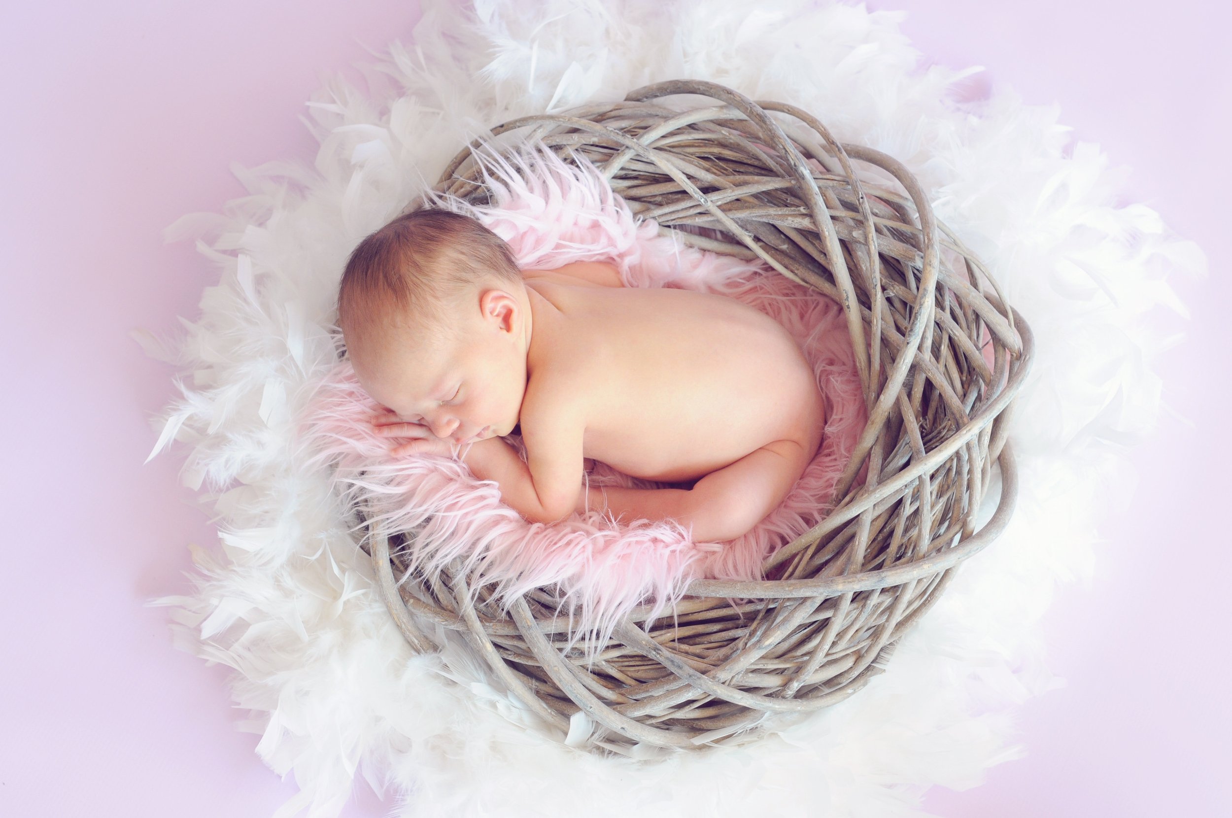 Doula and night nurse offering Newborn care consultation in Southern California
