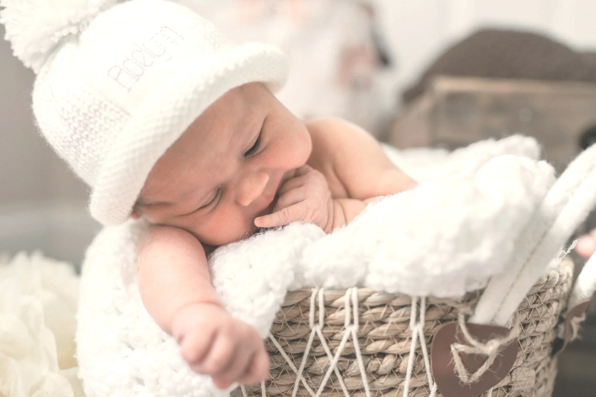 Night nurse and doula helping families choose the right Infant Sleep support package