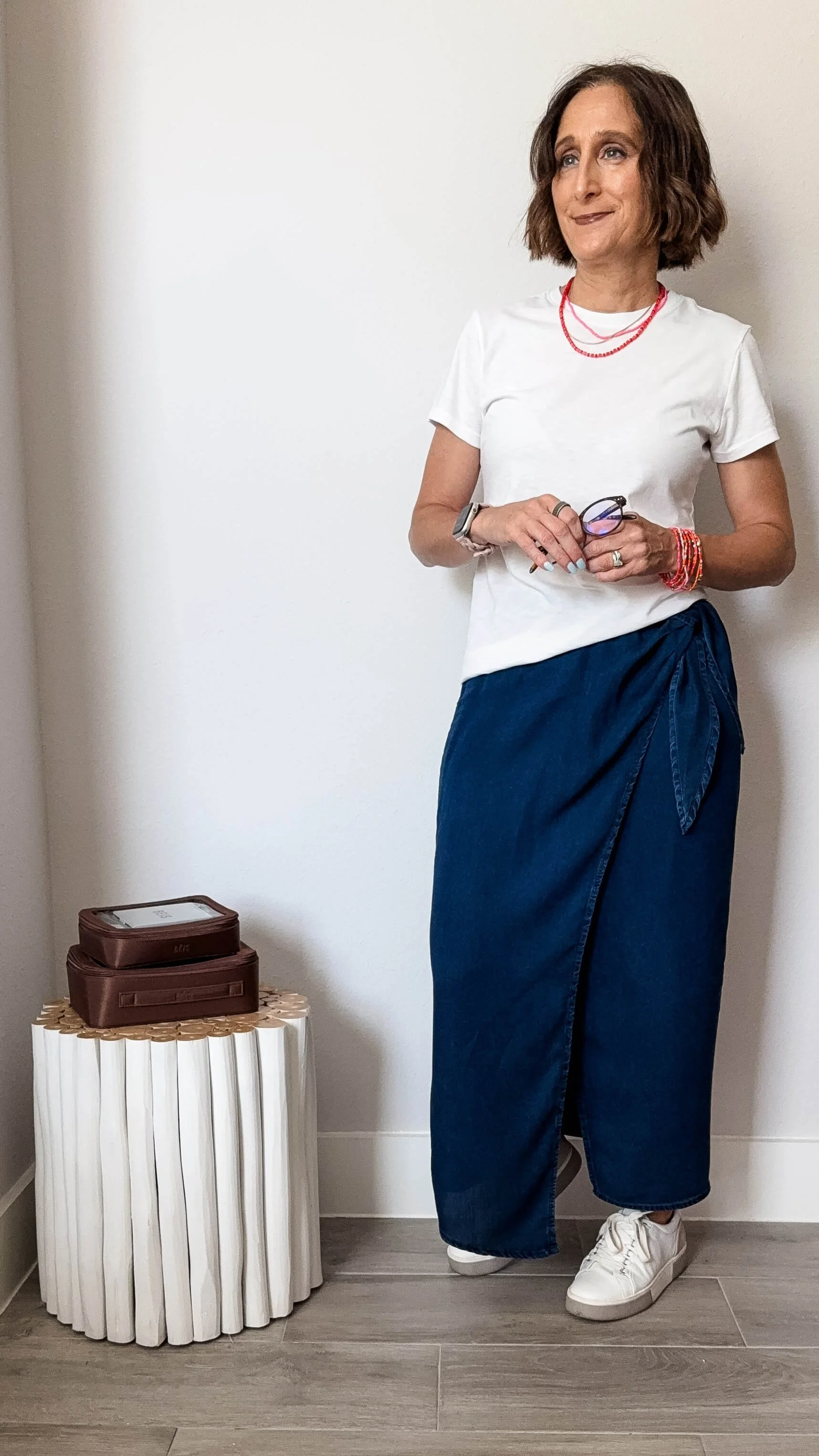 travel style, skirt for travel, blue denim skirt, white shirt