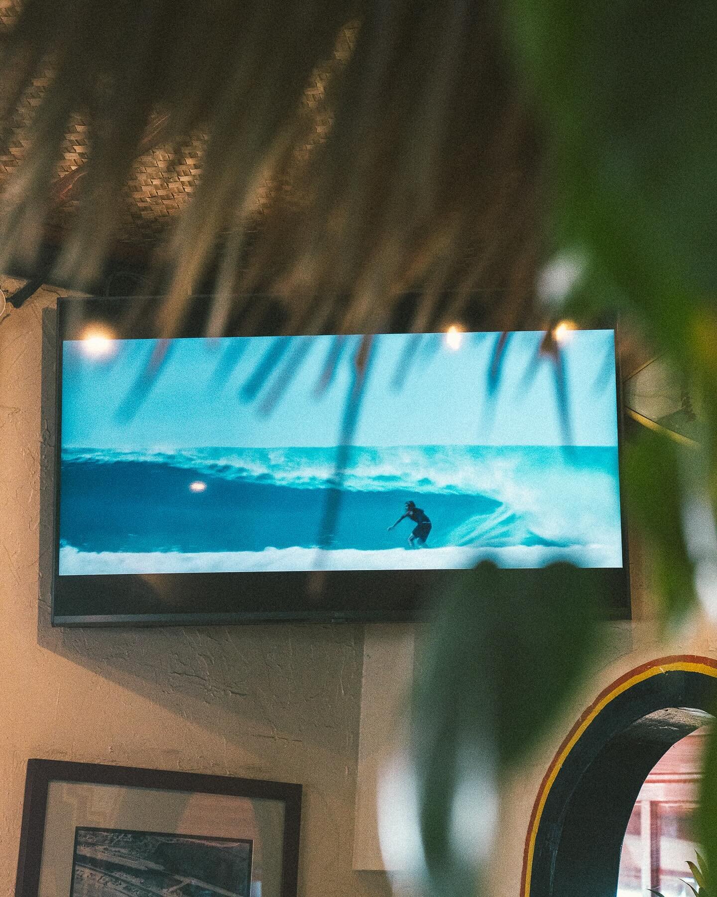 The 2nd bar stool over from the right view 👌🏽ps. Looks like the Pipe Masters Day 2 is gonna be on today. Watch it live w/a Olas marg in hand. PSPs Tuesday means Happy Hour all-night tonight!