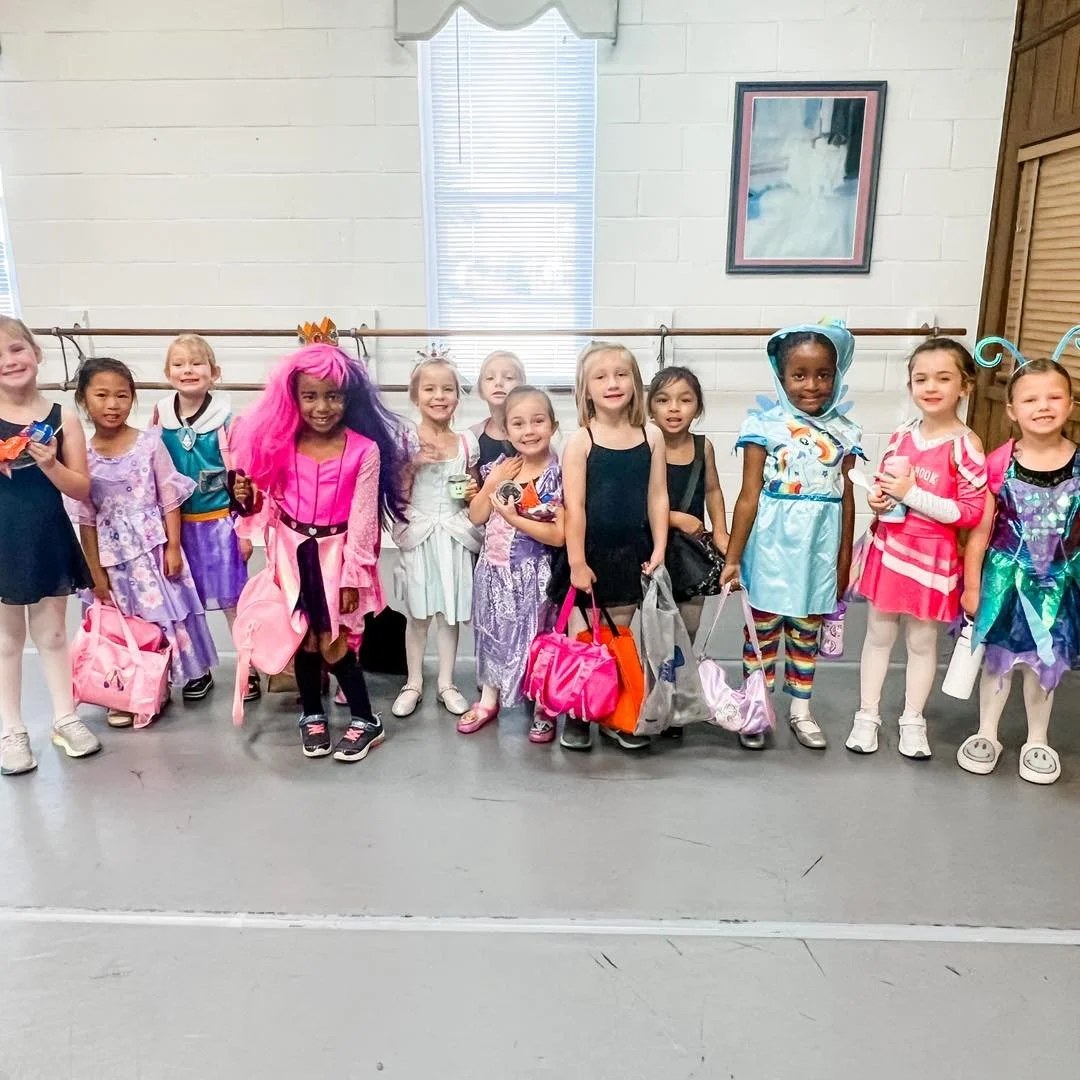 #TBT to Spooky Seasons past! ππ©°π»π©°β οΈ #dance #dancer #dancerlife #dancestudio #studio #noladance #noladancestudio  #ballet #nolaballet #balletstudio #followyournola #excellence