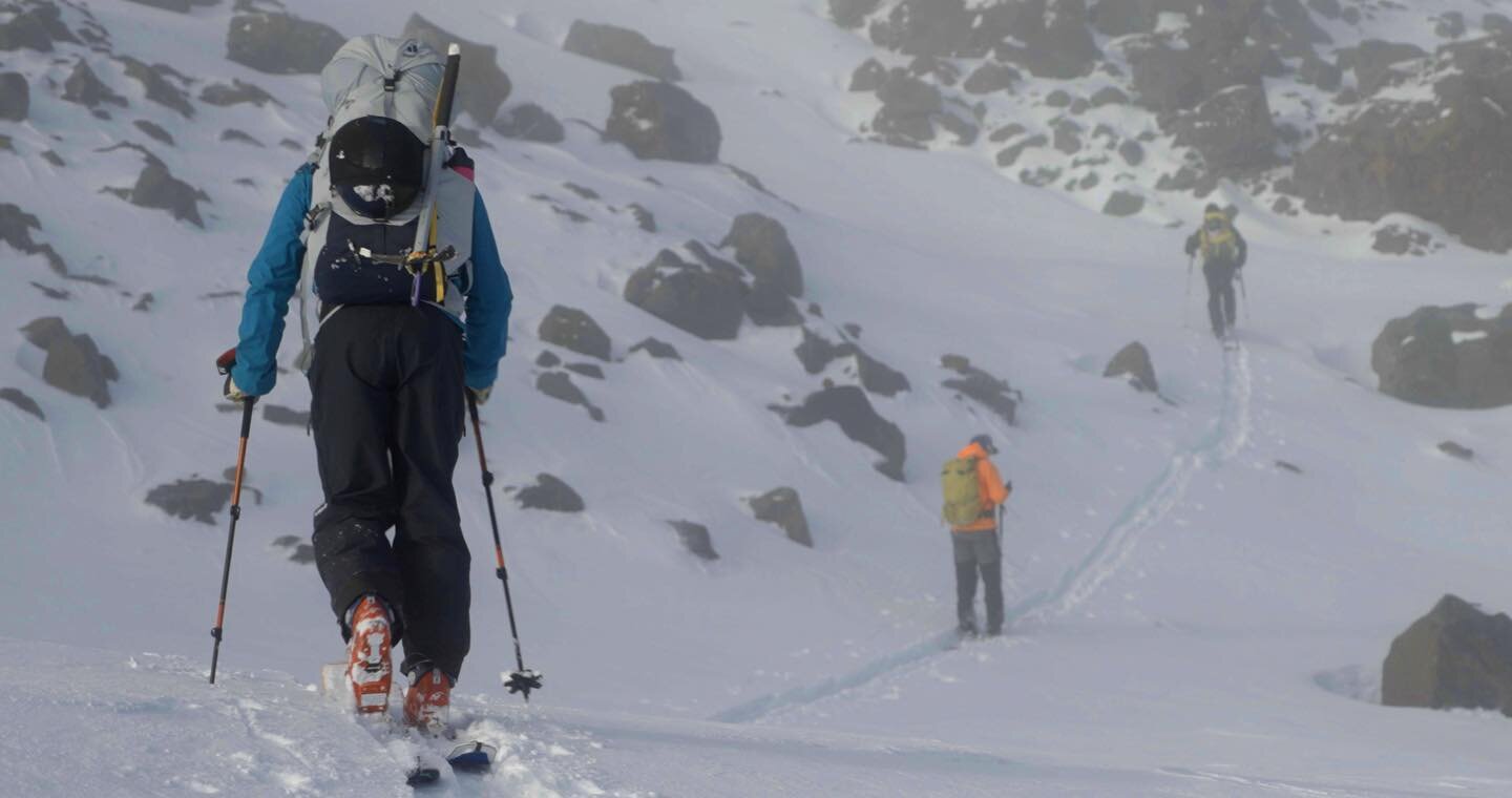 MOUNT ELBRUS THROWBACK ⏮ 🏔

This was from our final acclimatisation tour, heading up to Pastukhov rocks at 4700m. 

I have 60 litres and a little over 20kg on my back in the hope that I am going to be going flying. (I am not). Once we climbed above 