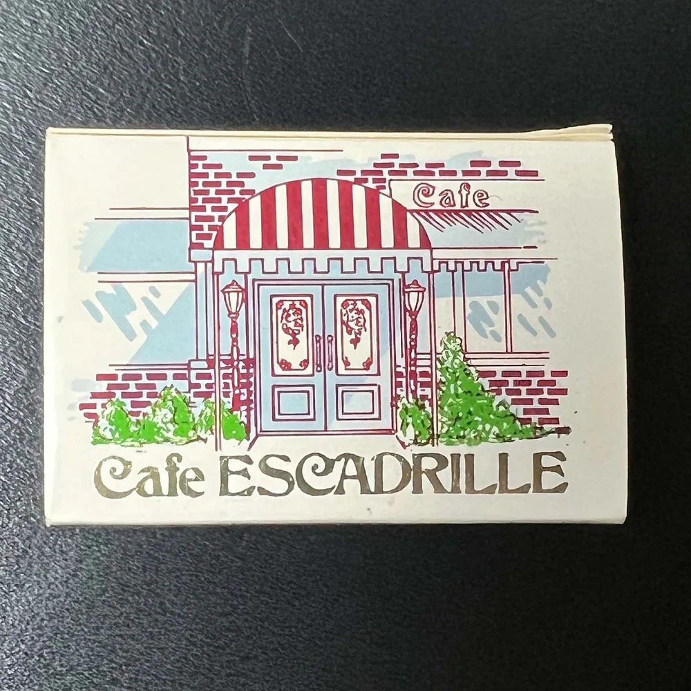 cafe escadrille 1.jpg