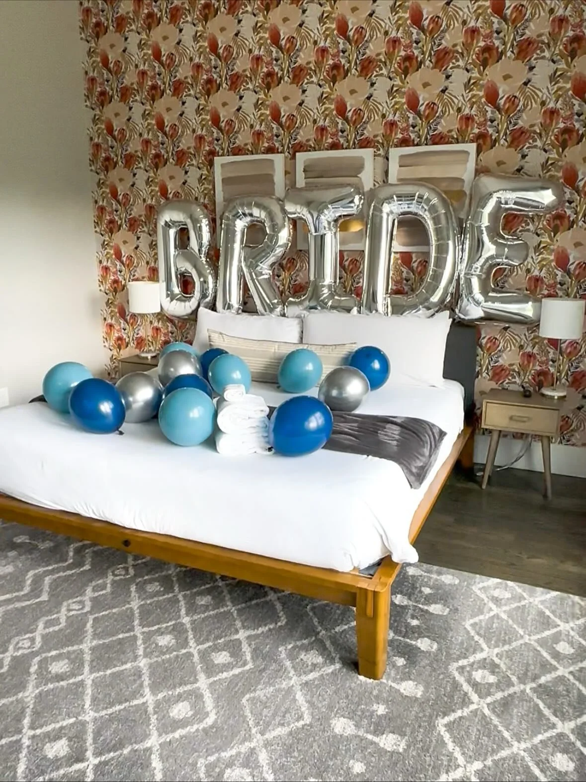 Every bride deserves to be celebrated!

So if your coming to celebrate in Nashville, call me😘

Also, fun fact: this was the first Airbnb that I have been to for a second time for a bachelorette install!
.
.
.
.
.
#nashvilleballoons #onestoppopdesign