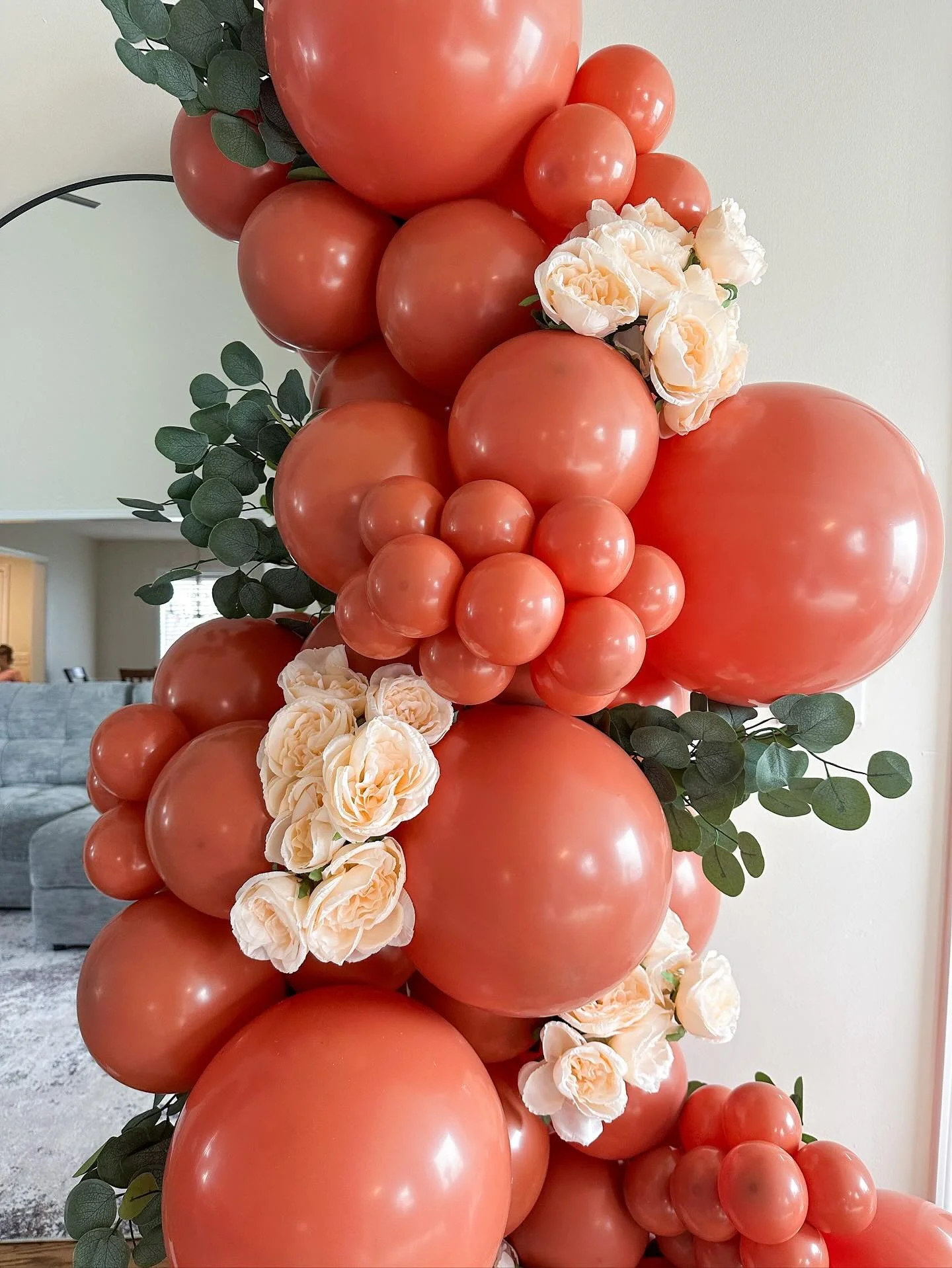 Florals &amp; greenery in balloons is my Roman Empire🧡
.
.
.
.
.
#balloonarch #fallballoons #falldecor #ballooninspo #onestoppopdesigns #balloondesigns #floralballoons #sumnercountytn #balloonstylist #ballooninstallation