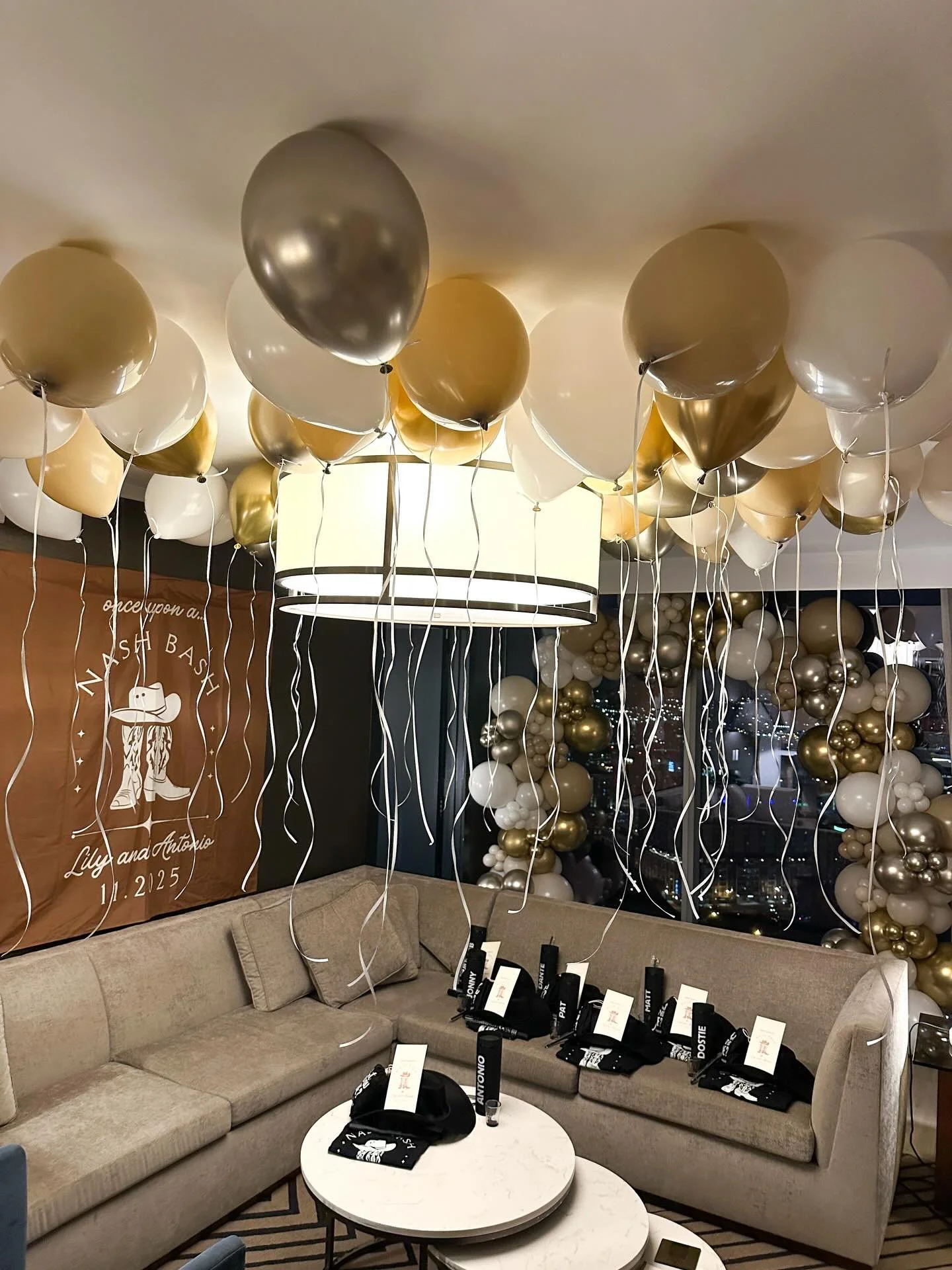 A party with a view?! YES, PLEASE!!

Don&rsquo;t forget to add helium on to your next balloon inquiry!!
.
.
.
.
.
#bachballoons #partyballoons #onestoppopdesigns #eventballoons #luxuryballoons #ballooning #middletnballoons #sumnercountytn #balloonins