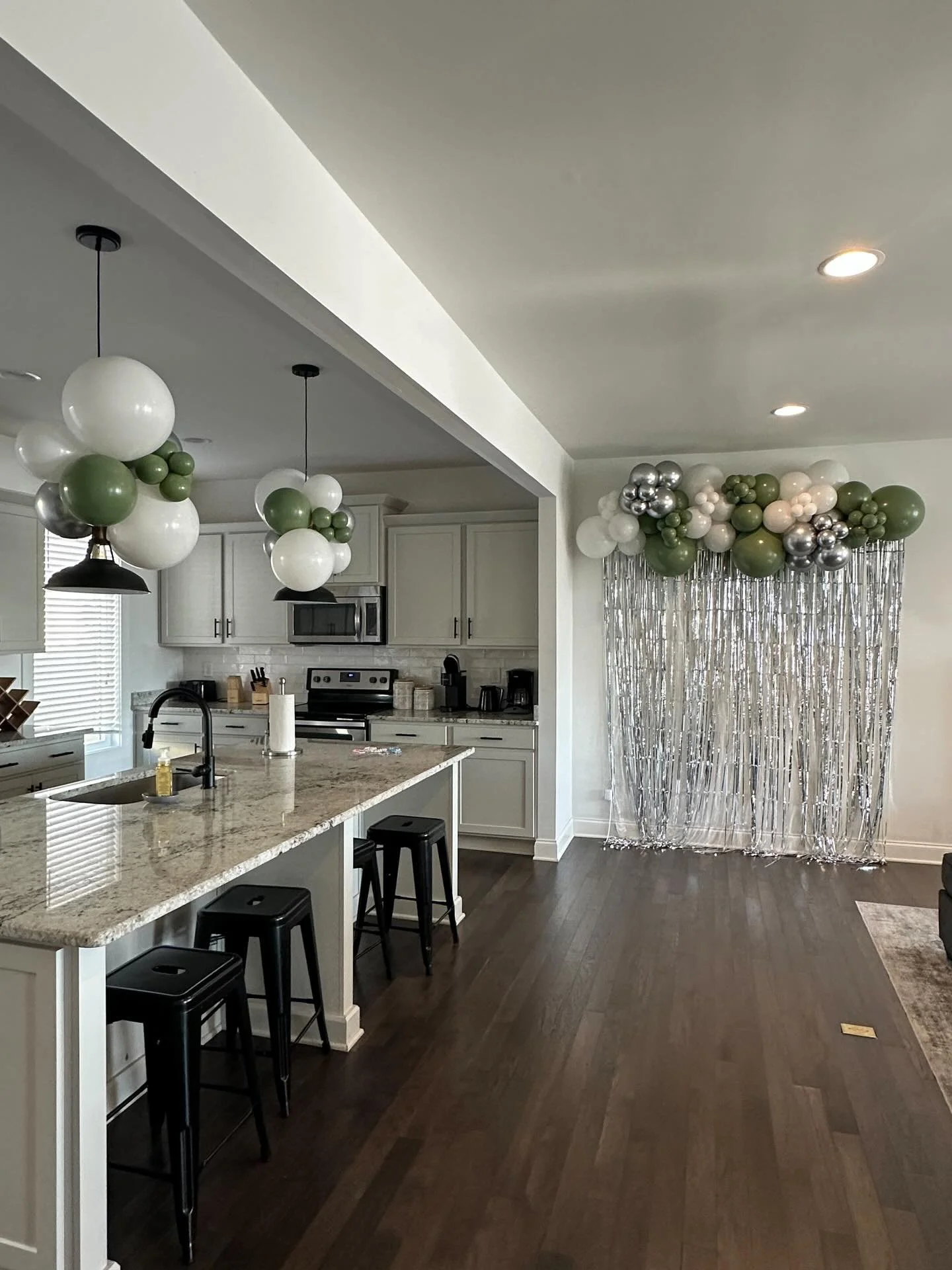 A moment for the balloon bundles attached to the lights!
.
.
.
.
.
#balloondesigns #bachballoons #nashbash #nashvillebachelorette #bachparty #partyballoons #balloonbackdrop #onestoppopdesigns