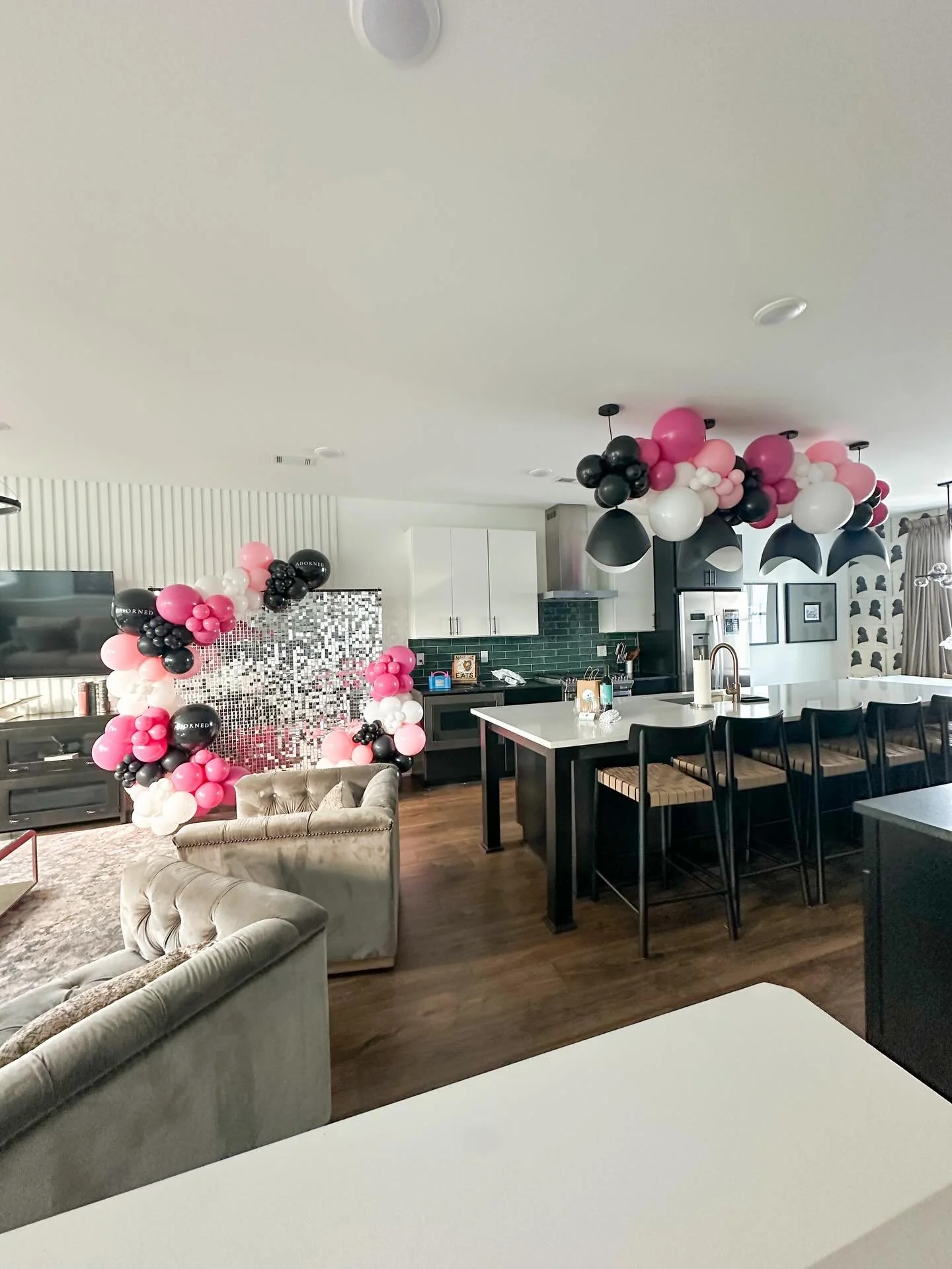 This combo is just too good! Love me some custom vinyl to elevate and personalize a look!
.
.
.
.
.
#Nashvilleballoons #onestoppopdesigns #nashbash #balloonsnashville #nashvilleevents customballoons balloondesigns balloongarland ballooninspo nashvill