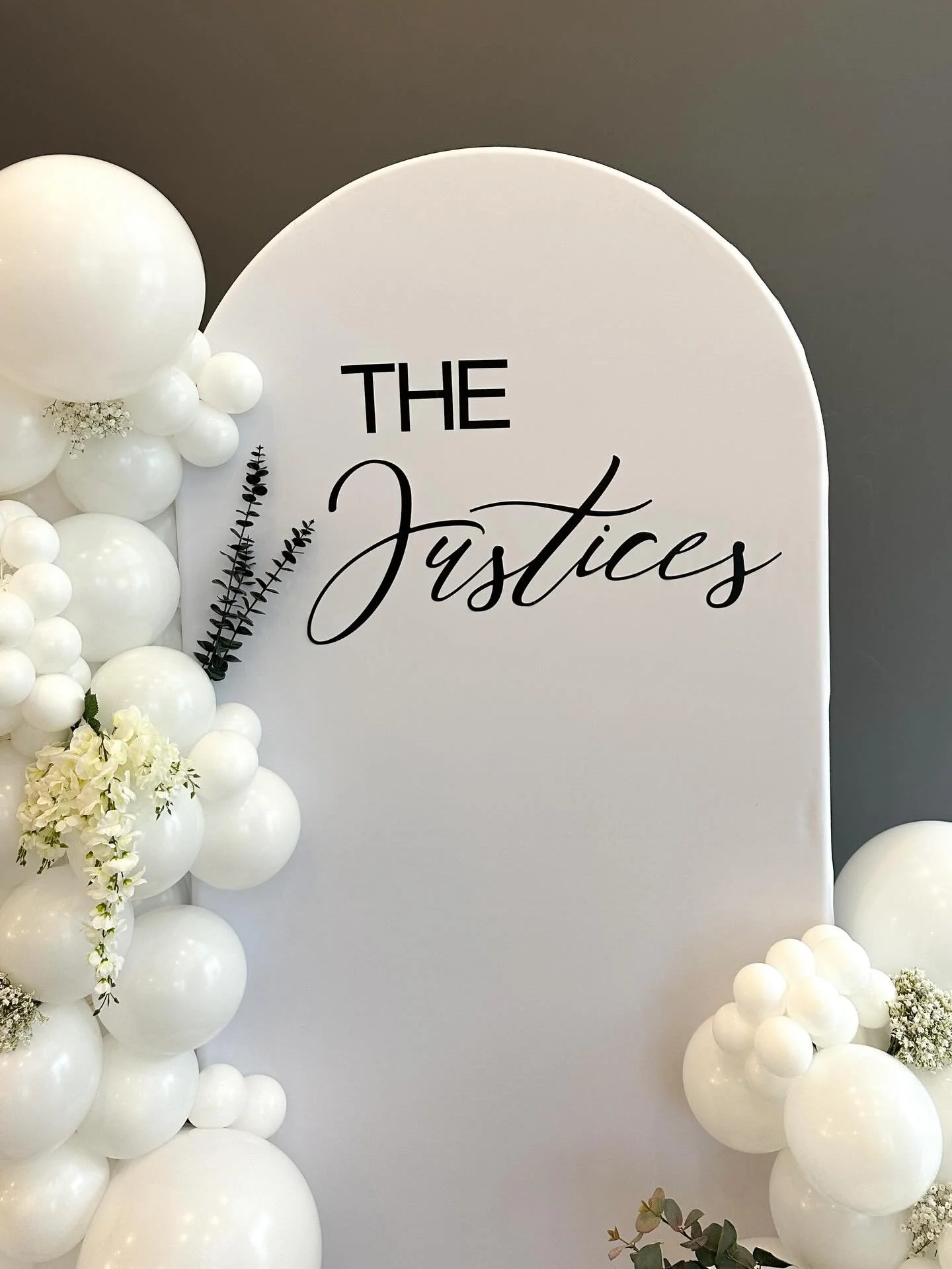 Don&rsquo;t forget that we do custom vinyl AND backdrops! Let us help you elevate and customize your event with luxury balloons designs!

Serving summer county, Nashville, &amp; surrounding areas!
.
.
.
.
.
#nashvilleballoons #weddingballoons #balloo