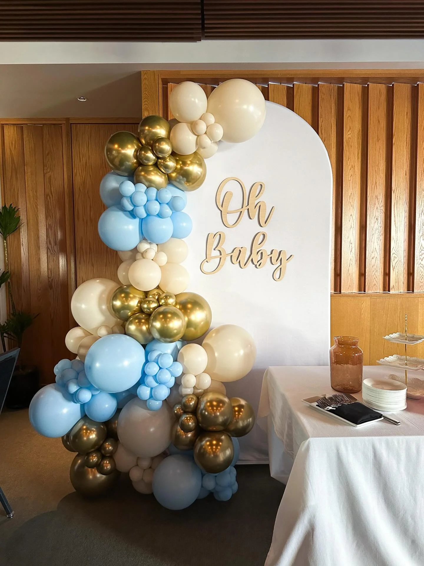 We love a chunky garland, especially at the bottom! It&rsquo;s add so much depth to a design!
.
.
.
.
.
#customballoongarland #nashvilleevents #nashvilleballoons #gallatinballoons #hendersonvilleballoons 

Luxury balloons designs - Middle tn balloons