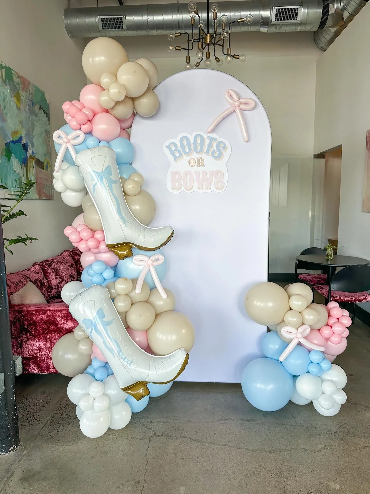 BOOTS &amp; BOWS
.
.
.
.
.
#bootsandbows #babyshowerballoons #nashvilleballoons #onestoppopdesigns #ballooninspo 

Balloon stylist Balloon stylist - Balloons in Nashville Nashville events - Balloon business