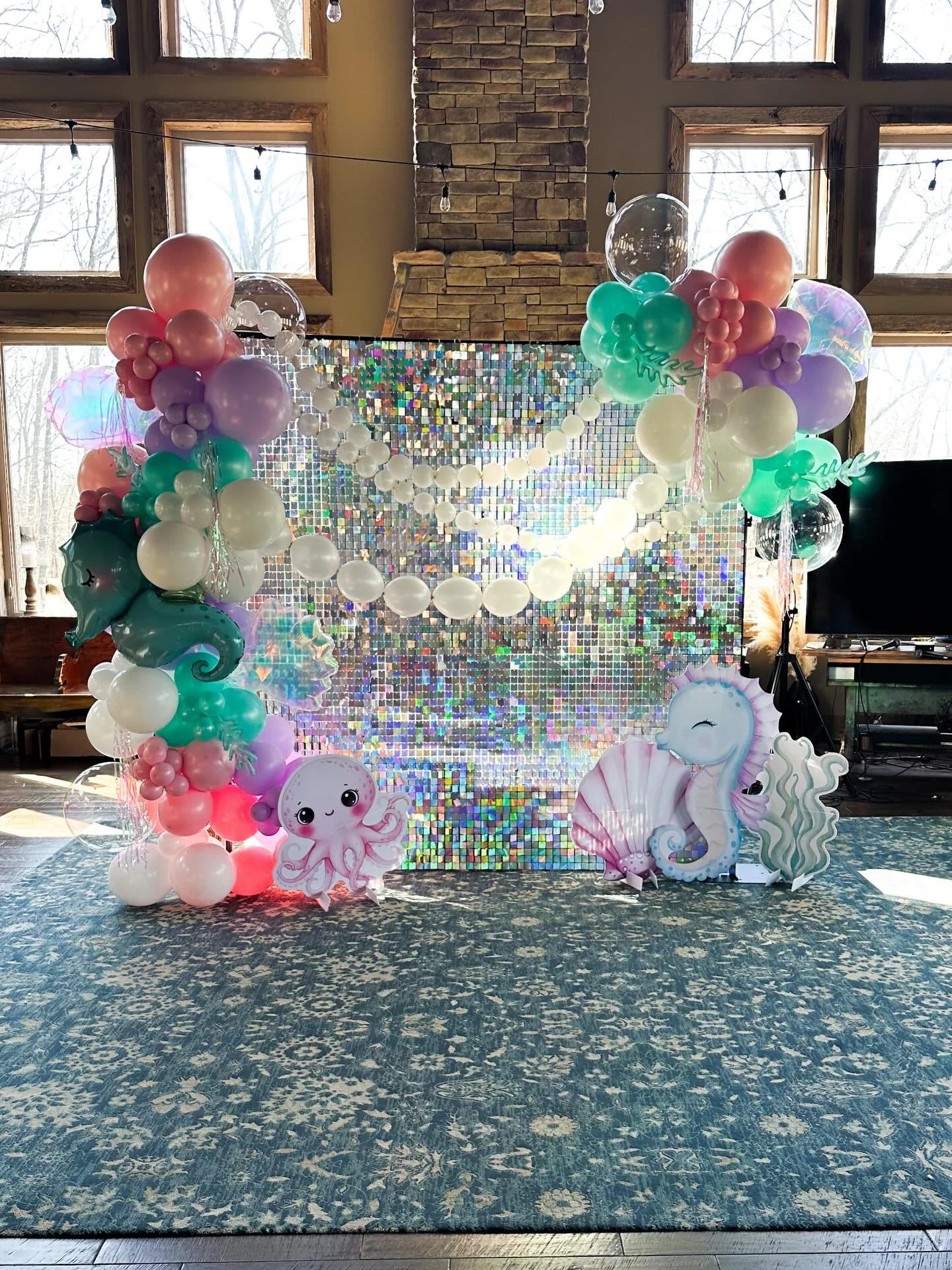 UNDER THE SEA🌊🐙🪸🐚🐠

That sunlight was coming on strong! I worked really hard to make all the details of this super magical &amp; I love how it turned out for this daddy fighter dance!
.
.
.
.
.
#undertheseaparty #magicalballoons #seaballoons #na