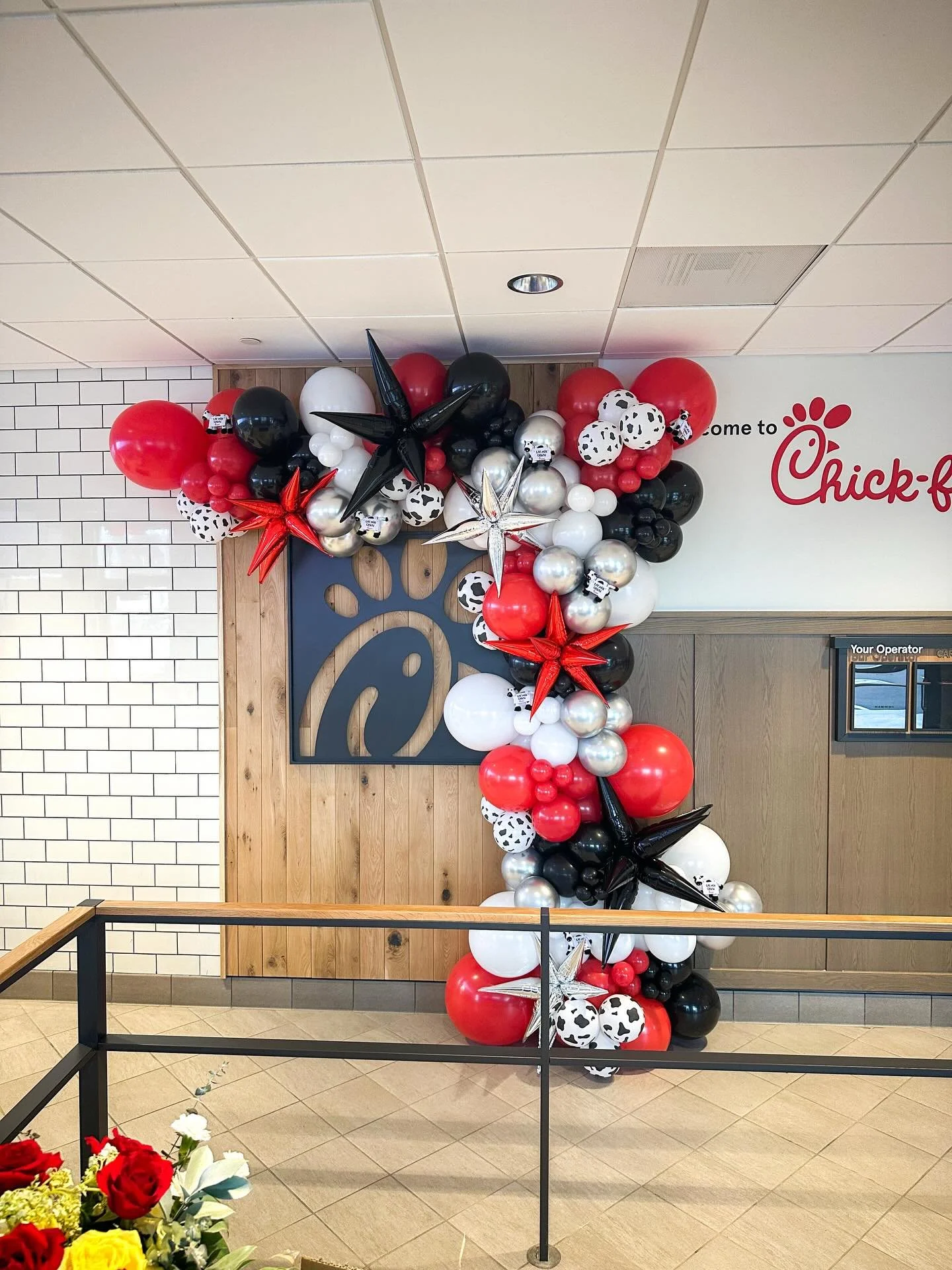 EAT MOR CHIKIN - what&rsquo;s your chic-fil-a order?

Give me a spicy chicken sandwich, no pickles, frosted lemonade, &amp; all the chick-fil-a sauce!!
.
.
.
.
.
#grandopeningballoons #cowballoons #gallatinballoons #onestoppopballoons #eventballoons