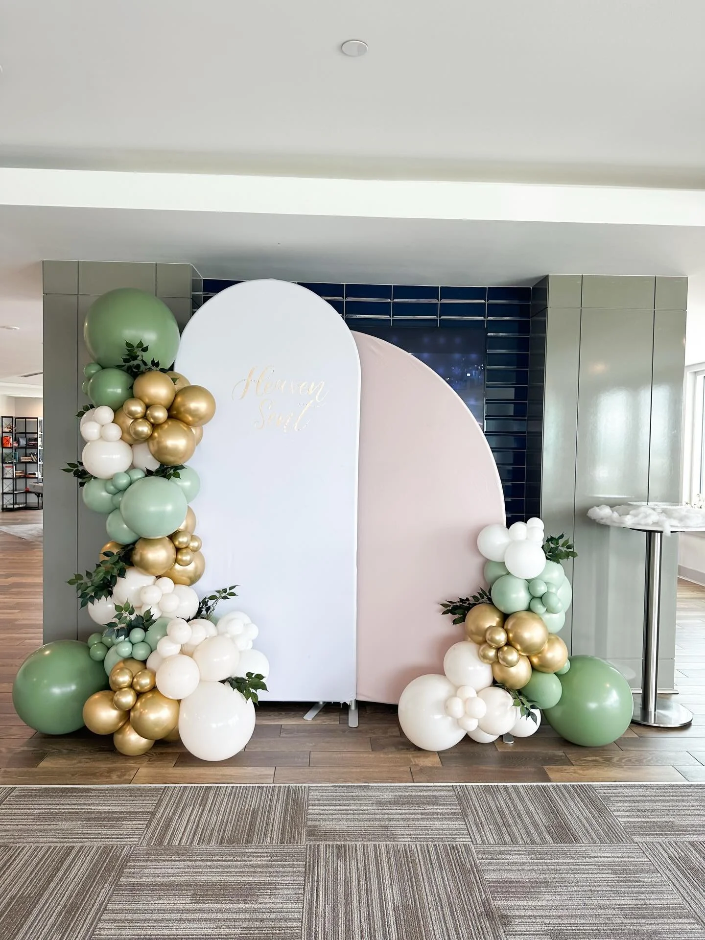 Bought some new greenery for this and I love the dark green contrast!
.
.
.
.
.
#babyshowerballoons #balloonstylist #balloongarland #balloonbackdrop #nashvilleballoonartist