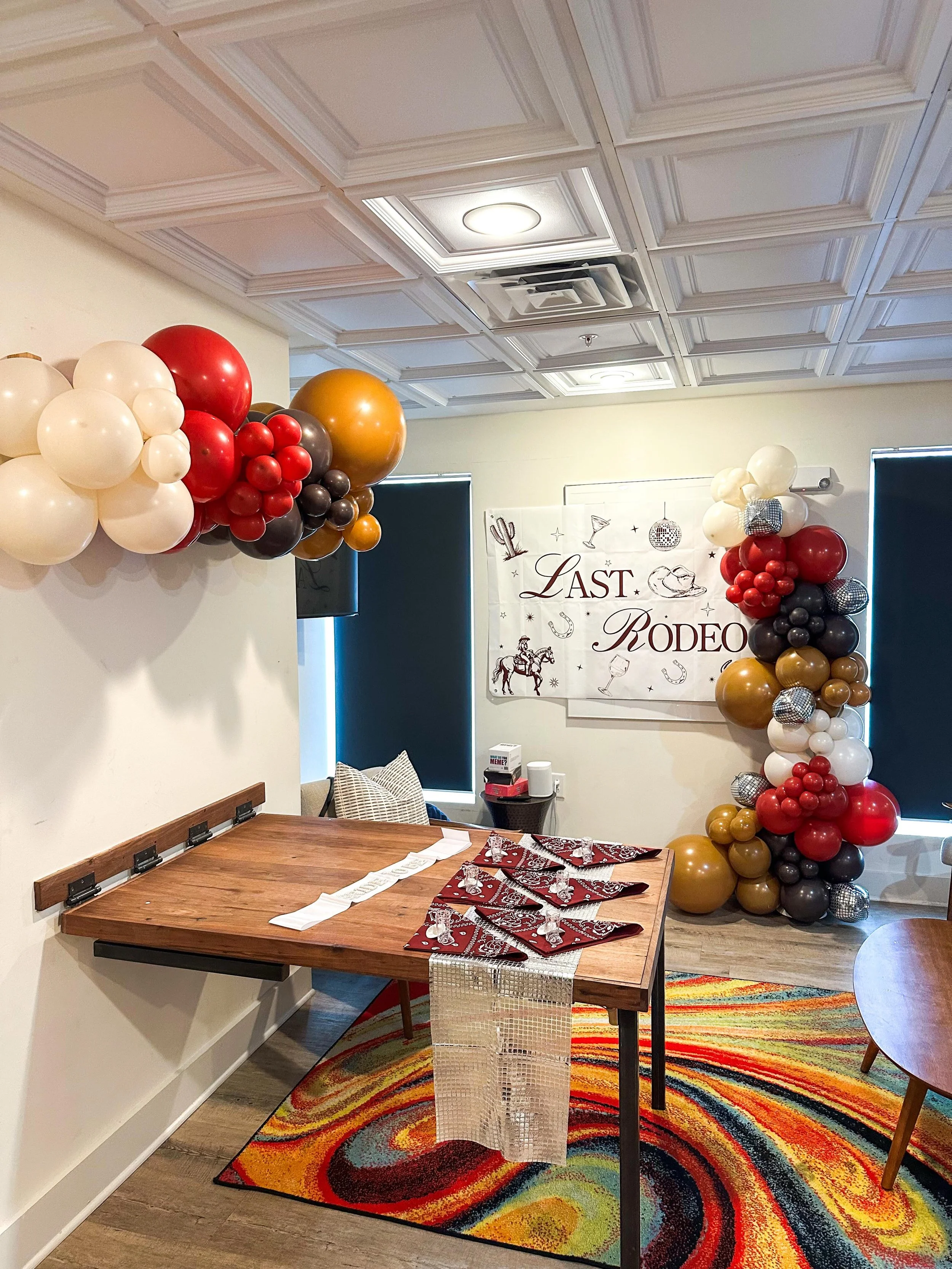 🐴🪩🤠💃🏻
.
.
.
.
.
#nashbash #nashvillebacheloretteparty #nashvillebachelorette #bacheloretteballoons #partyballoons