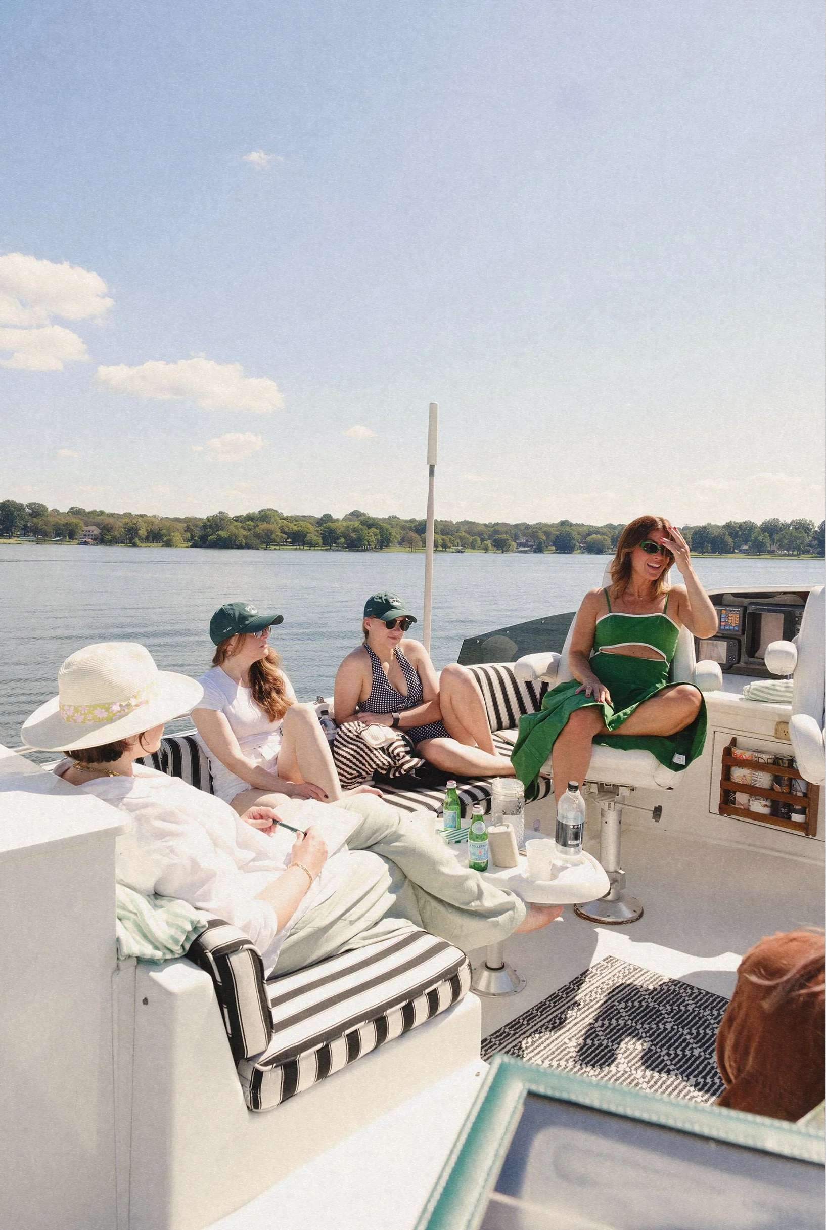 Mastermind vs. 1:1 Coaching: Which Growth Path is Right for You?