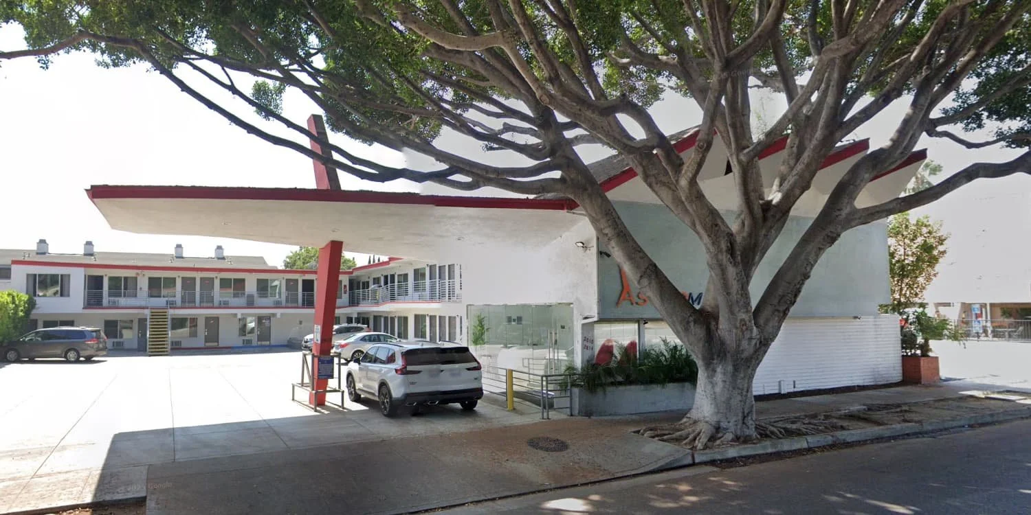 Exterior view of Astro Pasadena Hotel, a retro-style doctor hotel in Pasadena, CA, where guests can access a private concierge doctor and home health visit services.