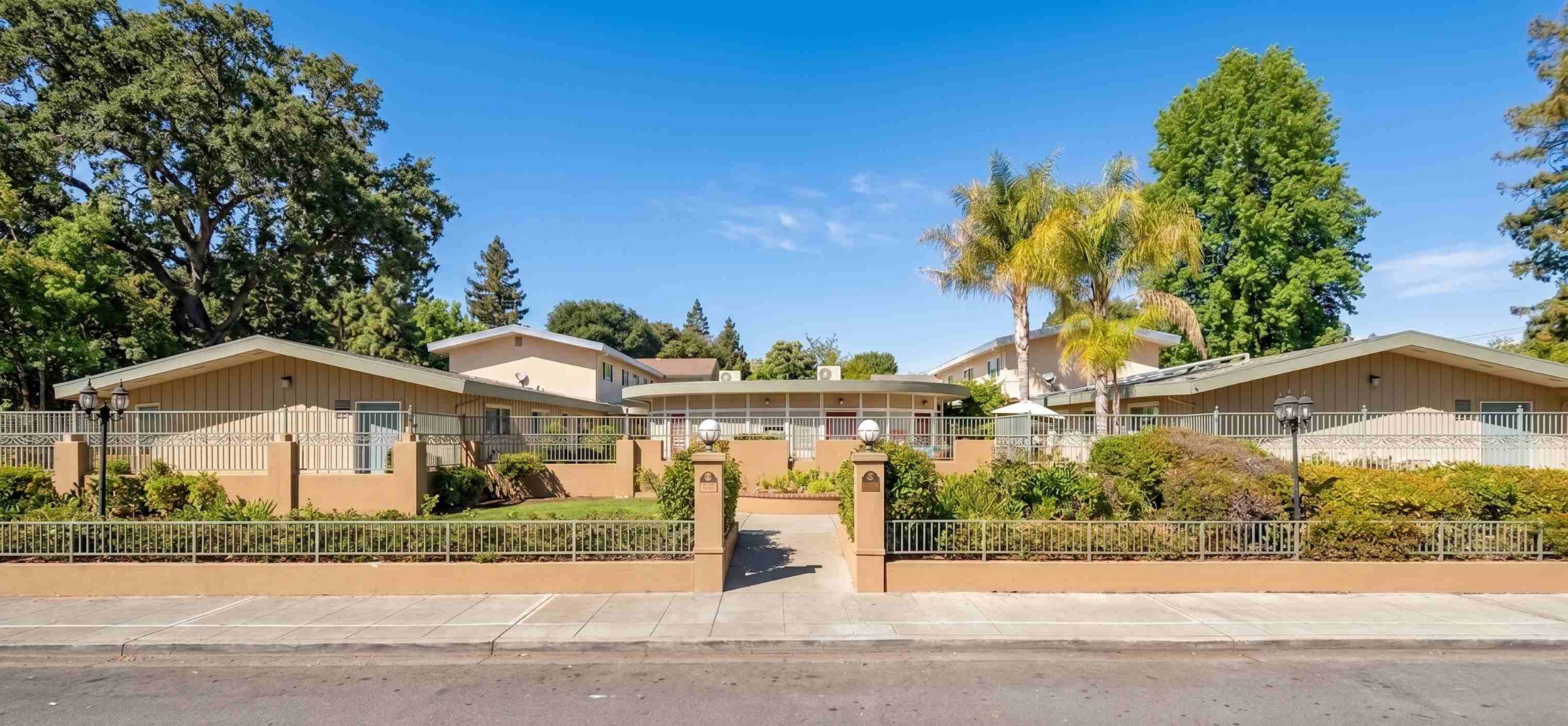 PECH5 MG OC LLC / Meadow Gardens of Menlo Park memory care community on Roble Avenue in Menlo Park, San Mateo County, California