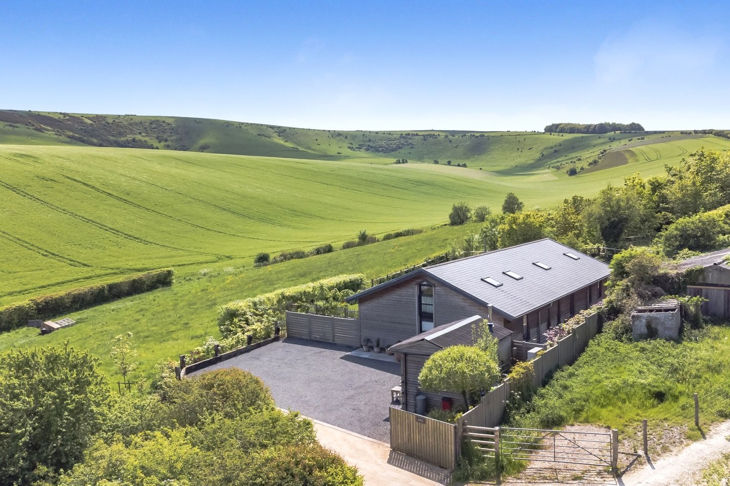 A Day to Write. A Place to Land

I&rsquo;m so pleased to be participating in this upcoming Writer&rsquo;s Retreat with Holly Dawson (@h_o_l_l_y_dawson) at The Grain Store (@thegrainstorelewes), here in the heart of the South Downs. 

Holly brings suc