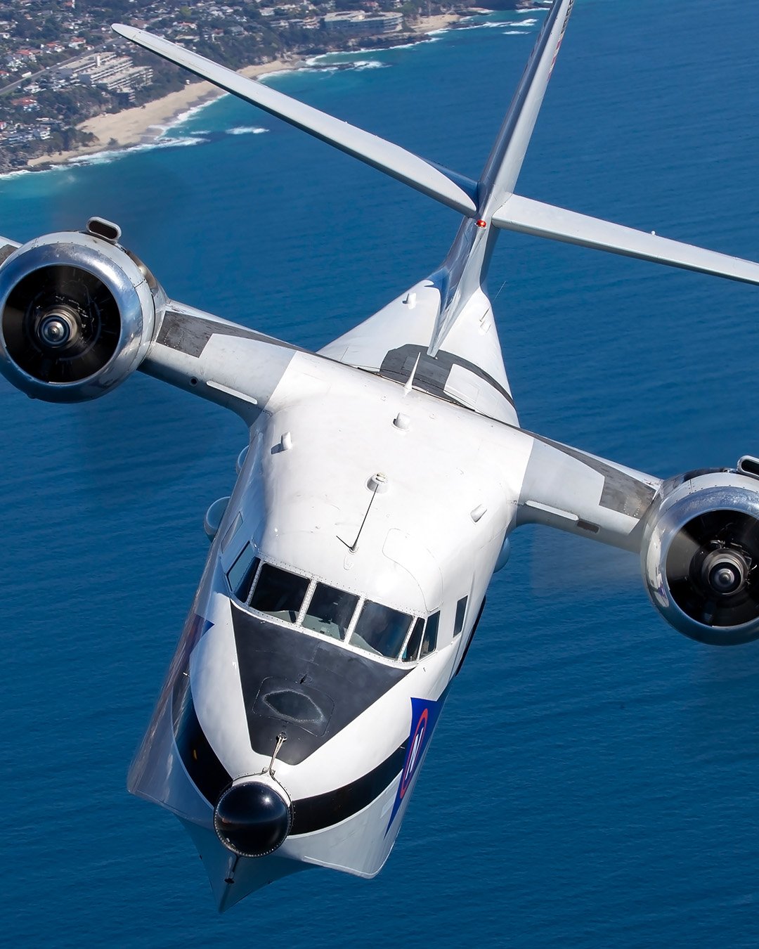 👀 See plane? SEA PLANE! ✈️

The Grumman Albatross showed us how low you can truly go at Pacific Airshow Huntington Beach 2025. What a BOAT (GOAT*) soaring above the waves! ☀️🌊

📸 Photo credit: @aviationphotocrew