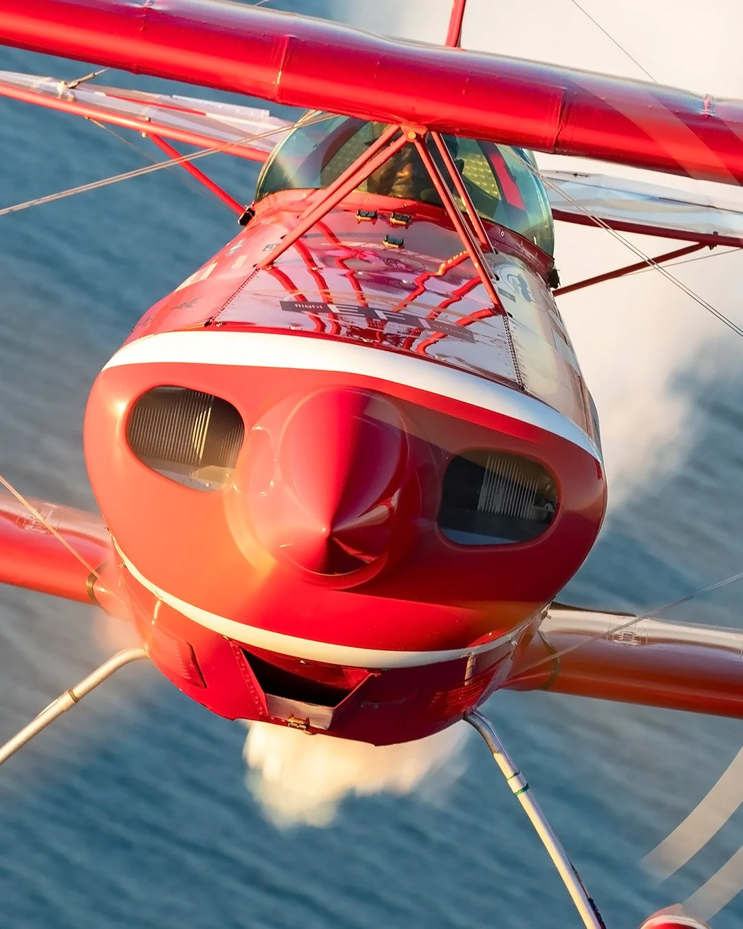 🔥 @anthonyoshinuga made his Pacific Airshow 2025 debut in absolute style! ✈️ Anthony brought talent, tenacity and raw Pitts S-1 power to the skies...and we lapped it tf up! 🤤🔥

Just LOOK at these shots&hellip; and tell us @surfcityusa isn&rsquo;t 