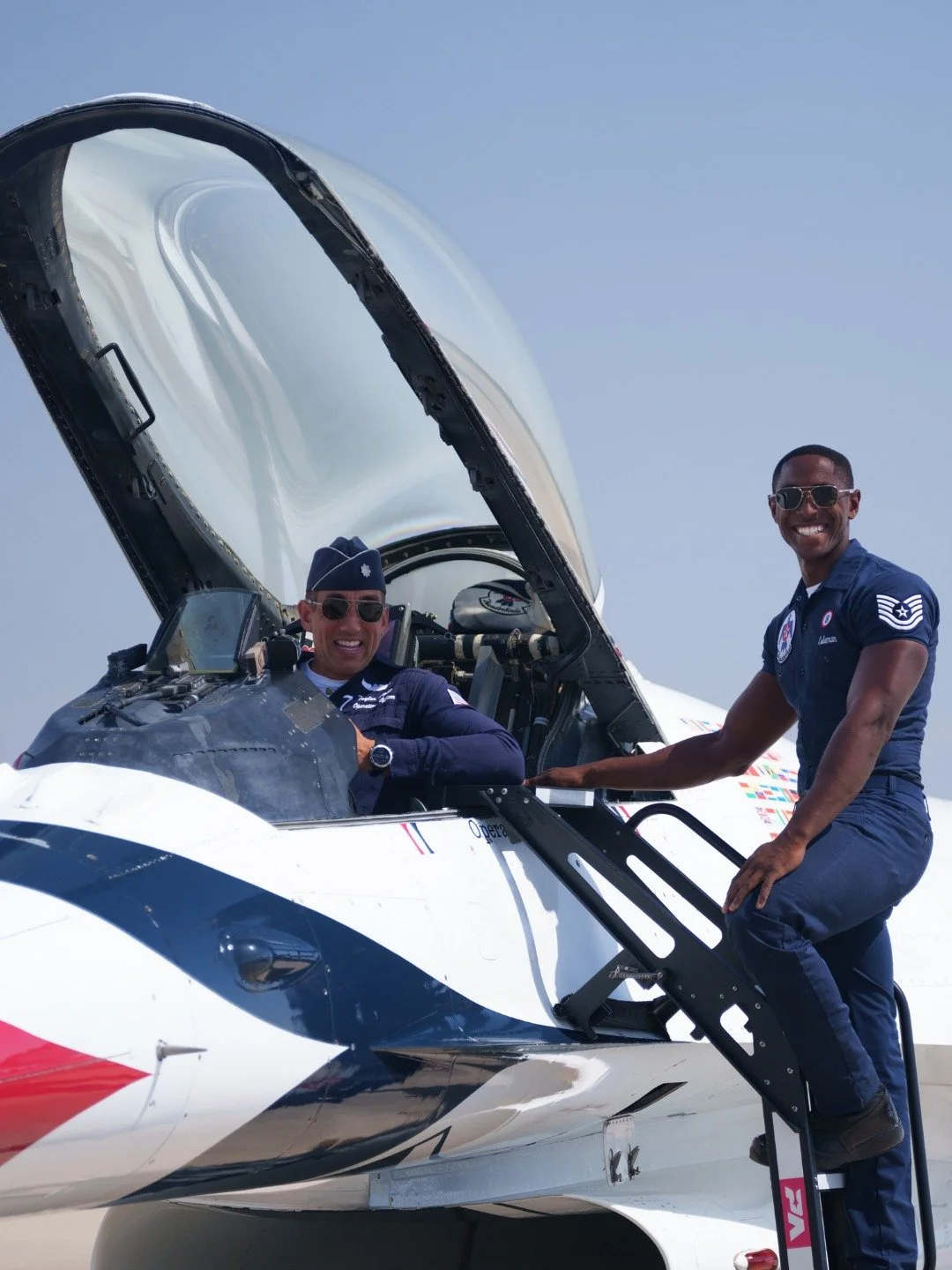 Happy World Pilots Day ✈️

To those who take us further, connect the world and make the sky their workplace, today we celebrate you.