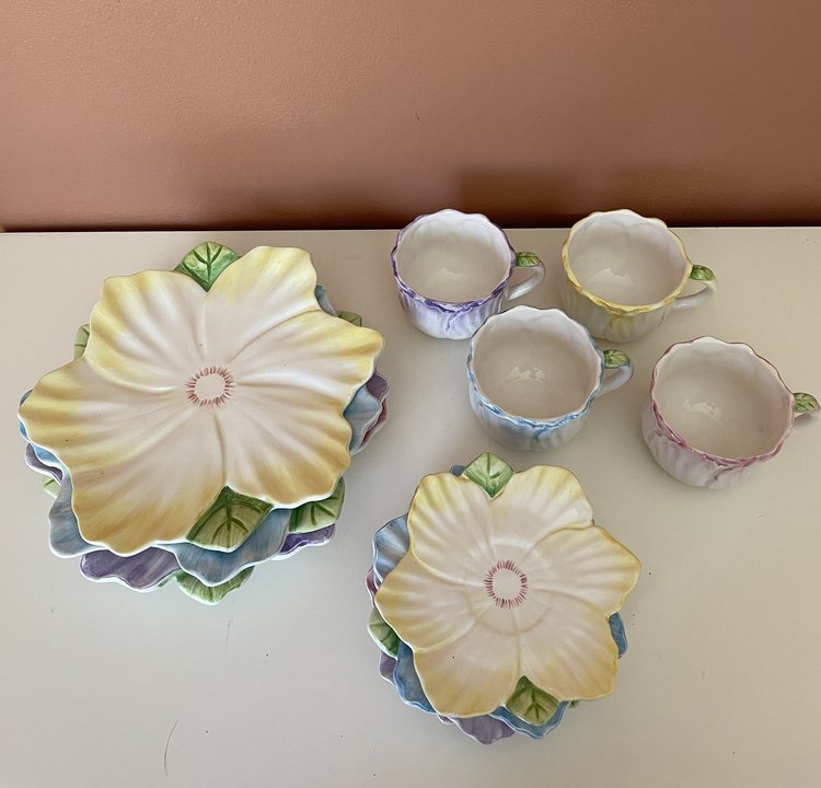 Bombay Spring Blossom Plates, Cups and Saucers (4)