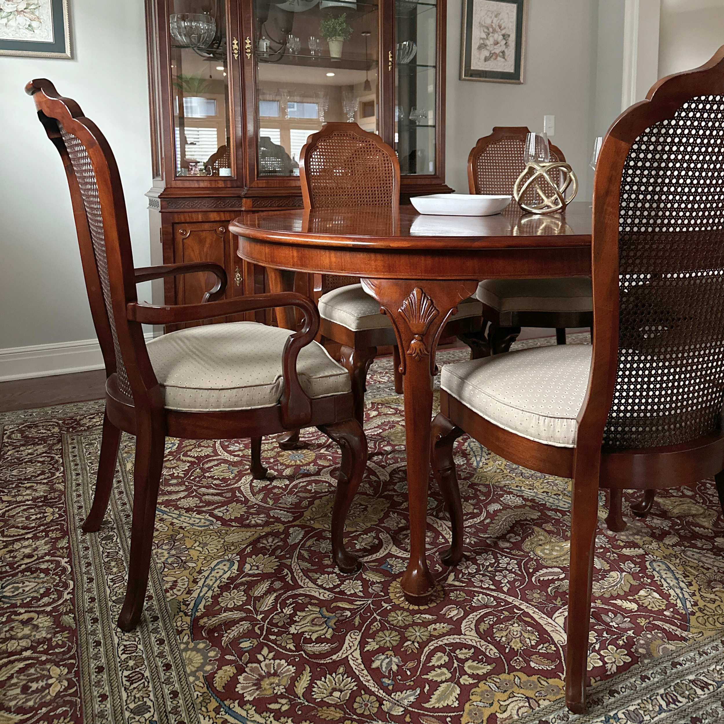 Century Queen Anne Mahogany Dining Room Table with 6 Chairs