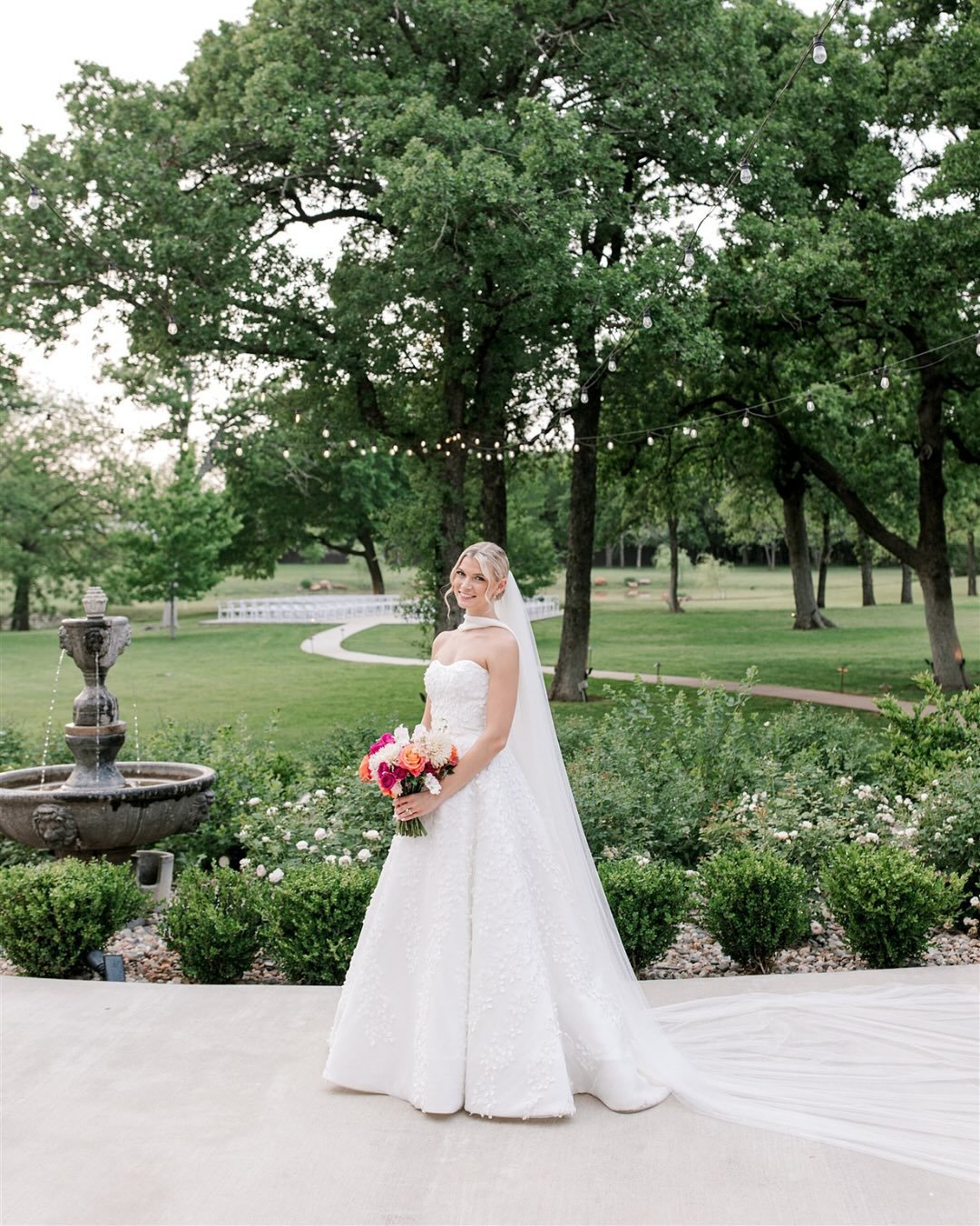Your bride tribe isn&rsquo;t just there for the photo ops&mdash;they&rsquo;re with you from mimosas to last dance, hype-women, tissue-holders, and the ultimate accessory to your best day ever. 💐💍

Dream Team! ✨
Venue: @tuscanoaksestate
Planning: @w