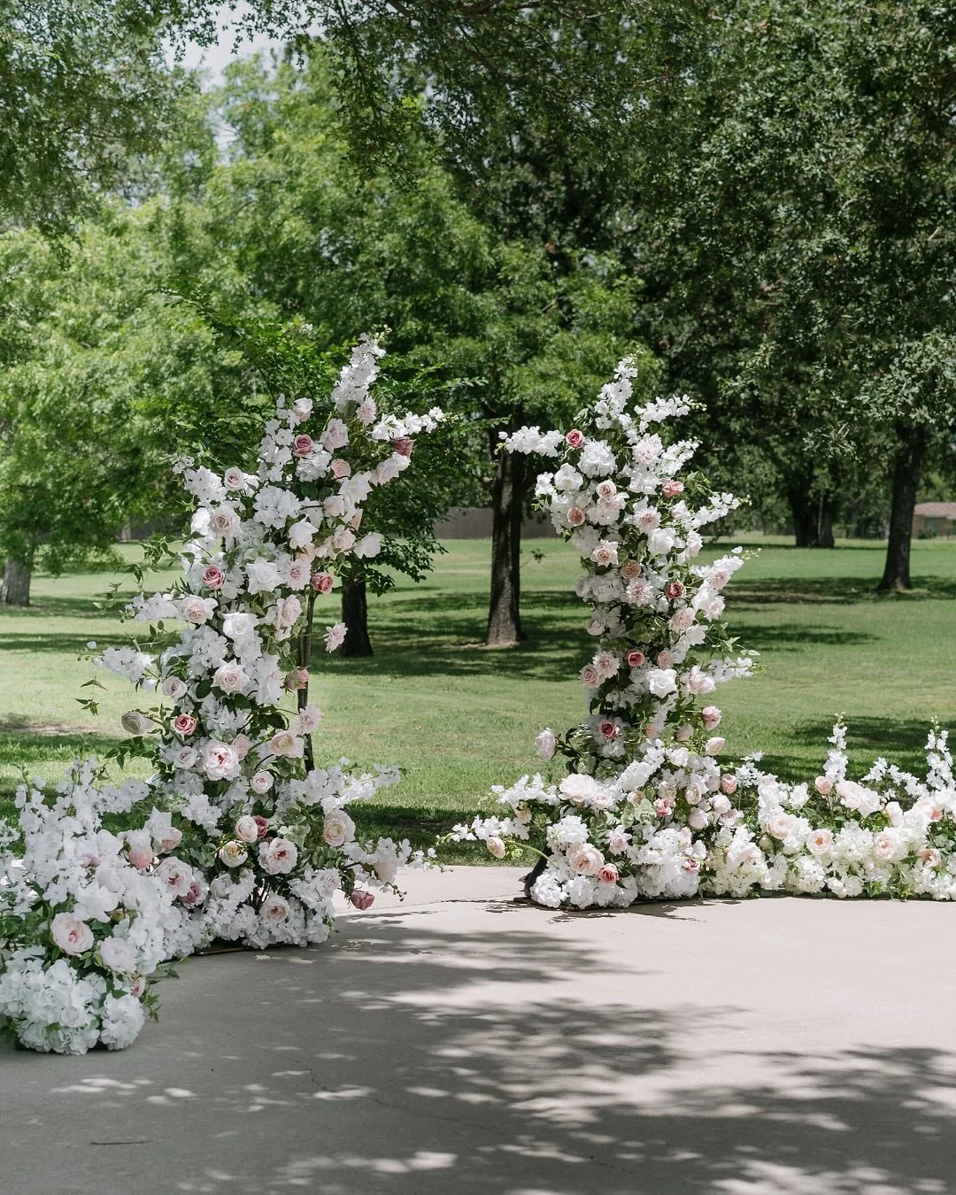 Ceremony goals ✨ Tuscan Oaks Estate sets the stage for a dreamy &ldquo;I do&rdquo; moment with lush floral installations, serene ponds, and acres of oak-filled views. Whether you&rsquo;re walking hand-in-hand through the gardens or sharing that just-