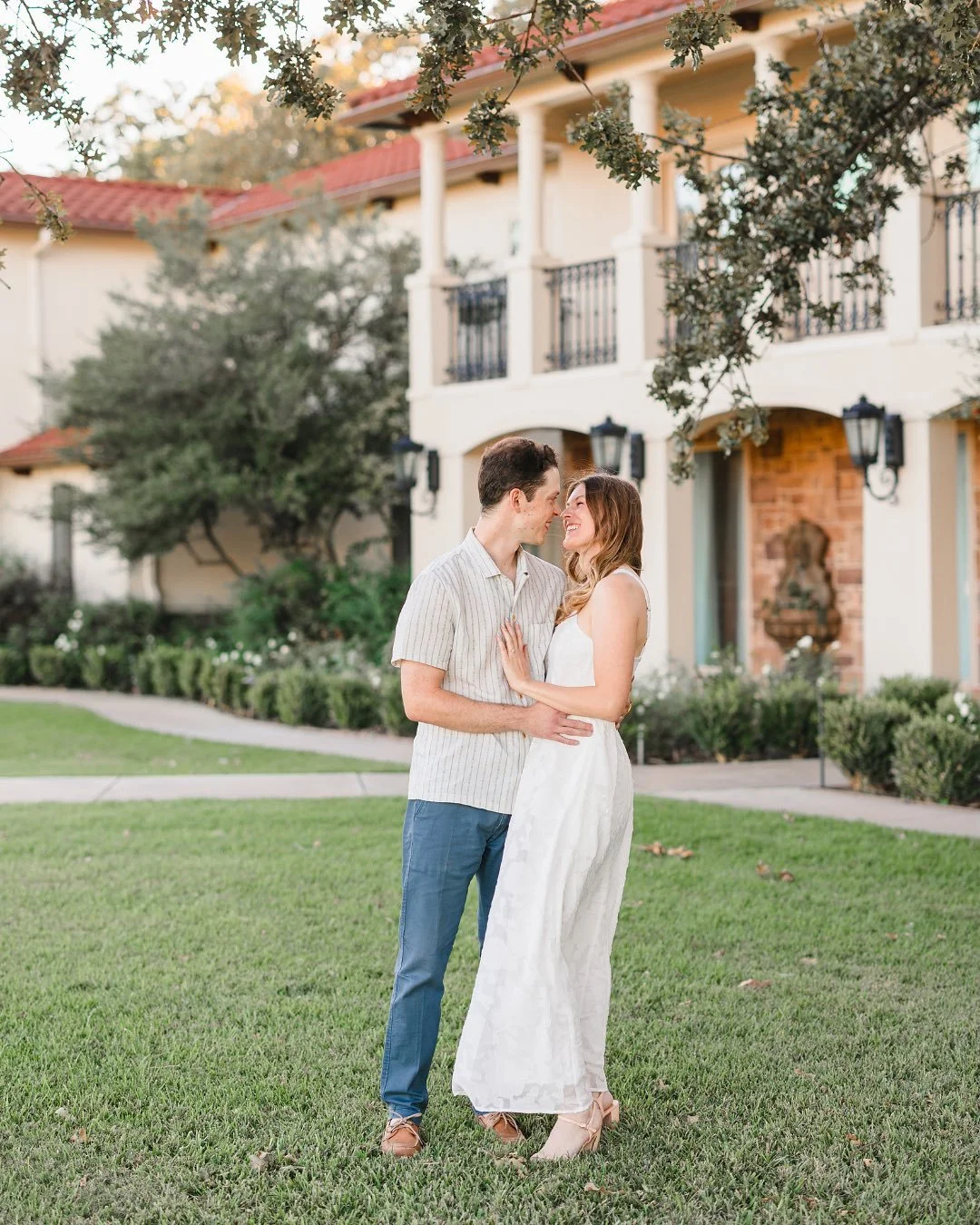 ✨ Lauren &amp; Ryan&rsquo;s engagement session at Tuscan Oaks Estate has us counting down the days until their wedding day! The golden light, the olive trees, and the quiet beauty of the estate made the perfect backdrop for their love story. 🌿💍

We