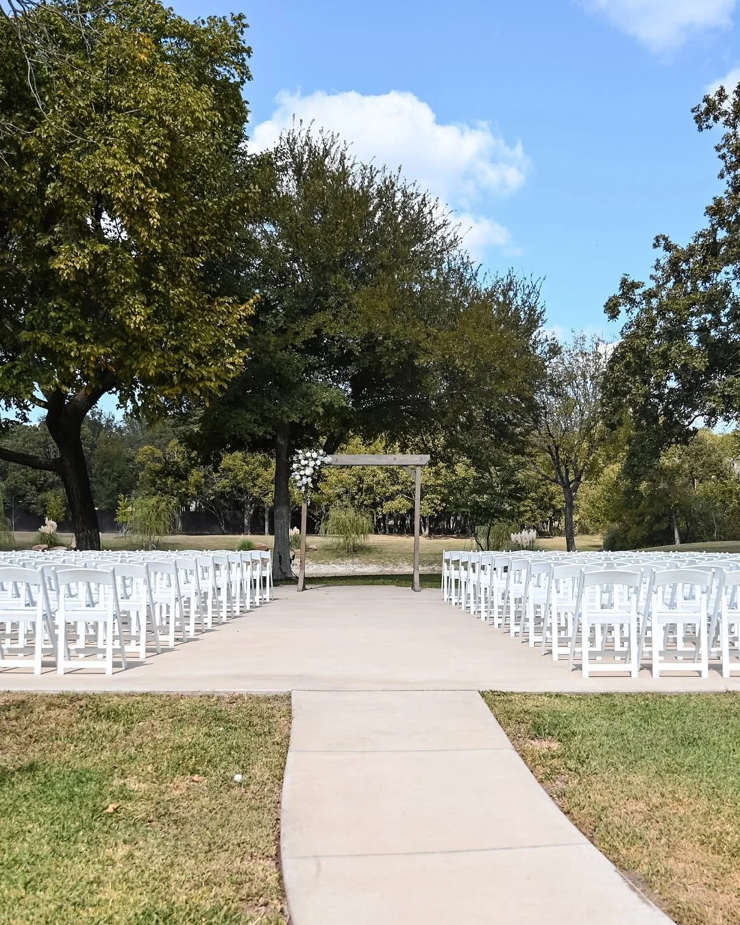At Tuscan Oaks Estate, we&rsquo;re all about creating a wedding day that feels effortless, elegant, and completely centered around you. 🤍✨ This gorgeous celebration is the perfect example of why our all-inclusive wedding experience has become a favo