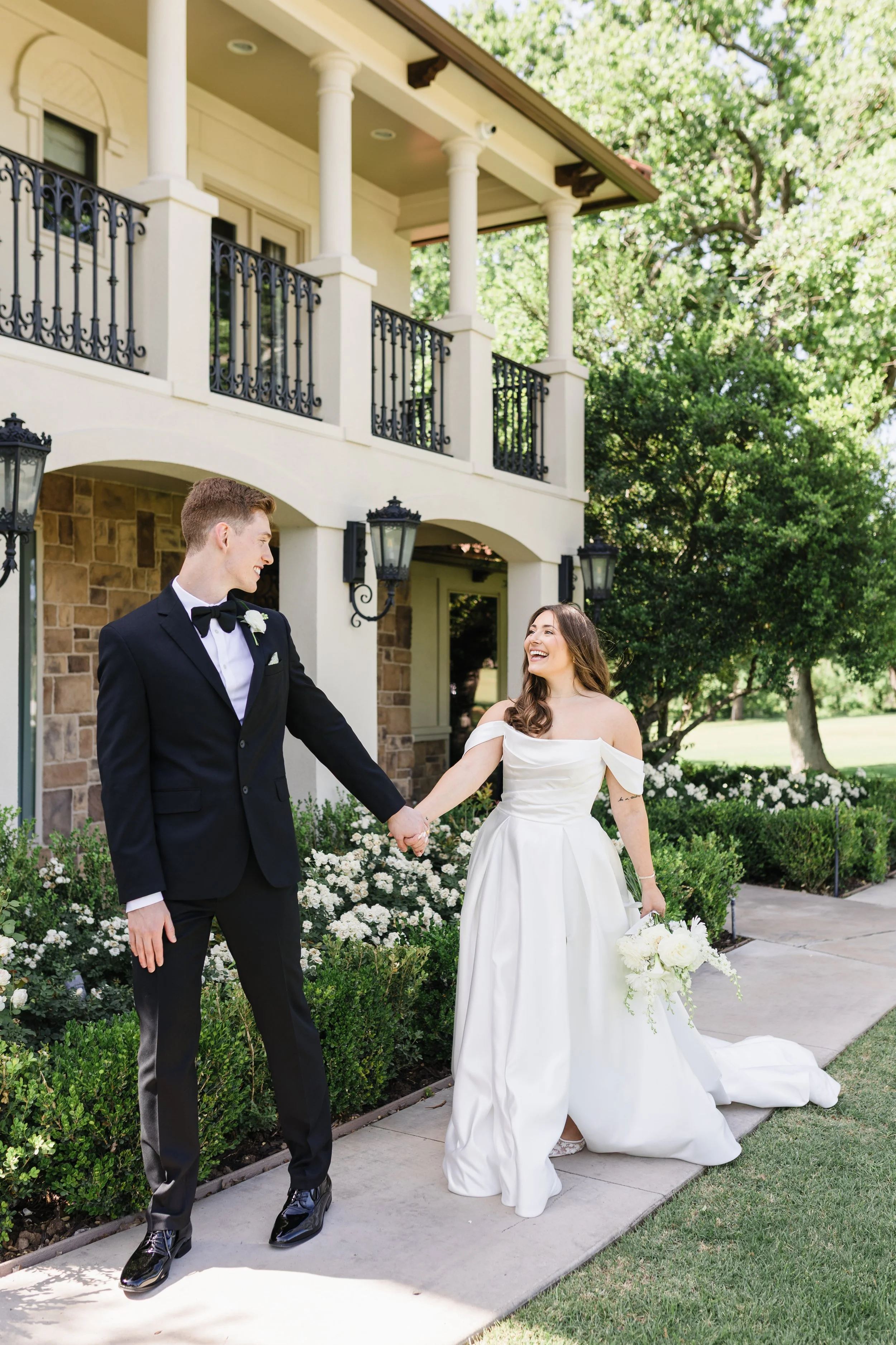 Kate &amp; Jacob's Timeless Wedding at Tuscan Oaks Estate in Weatherford, Texas