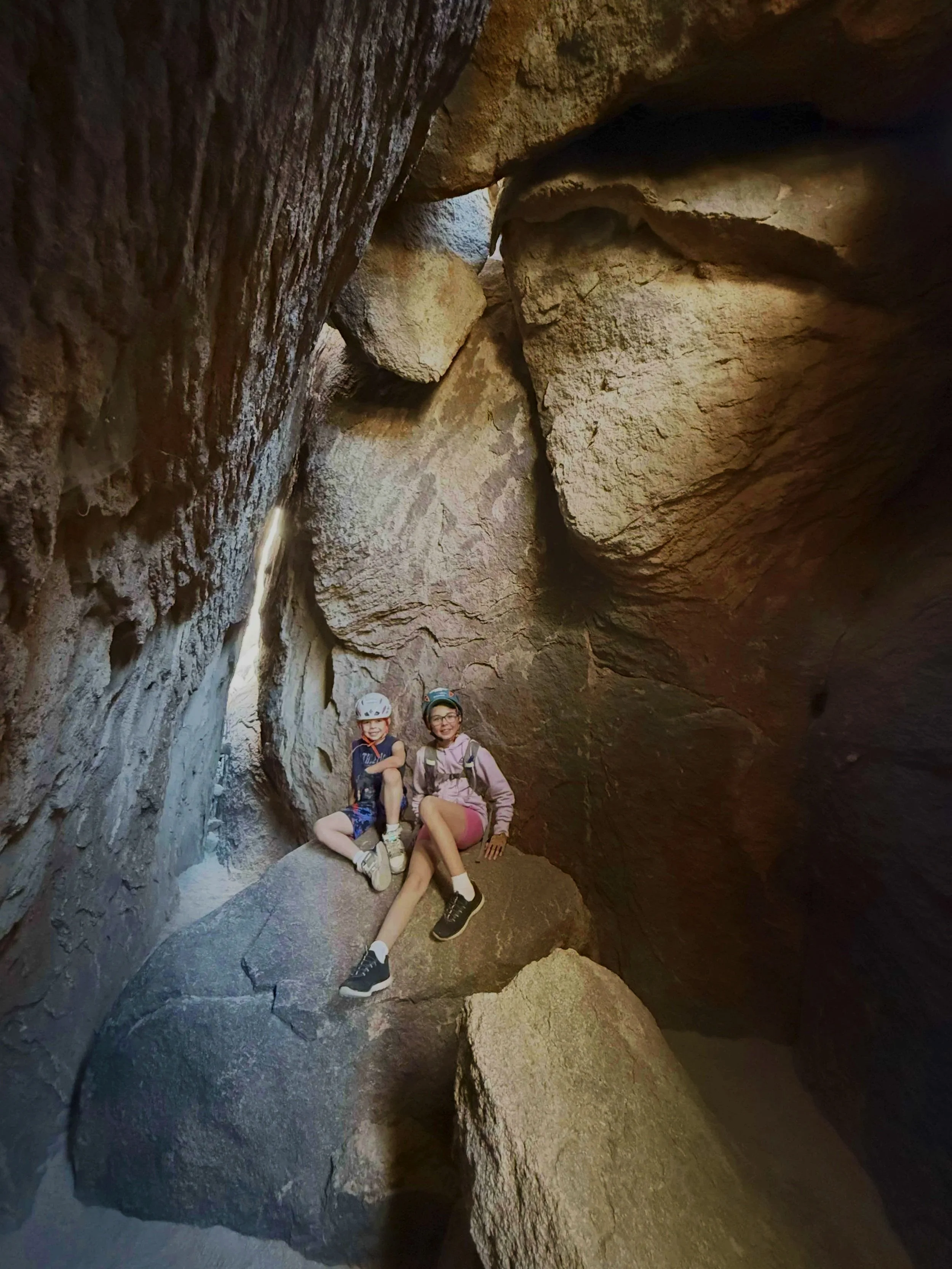 the-overlook-cave-corridor-route-joshua-tree-national-park-12.jpg