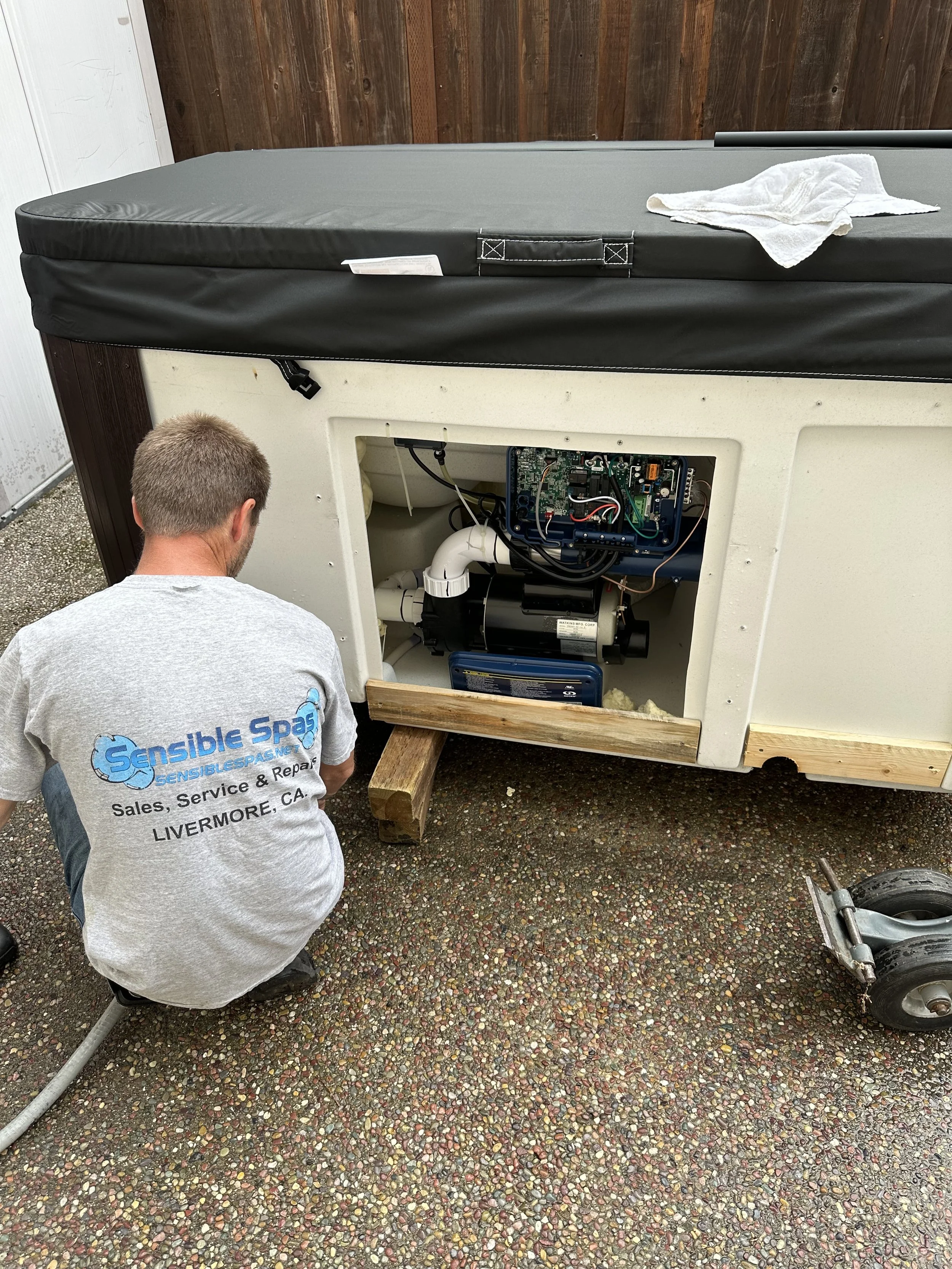 Service tech Kenny checking over the components
Aquaterra Montecito Spa
Milpitas, CA
