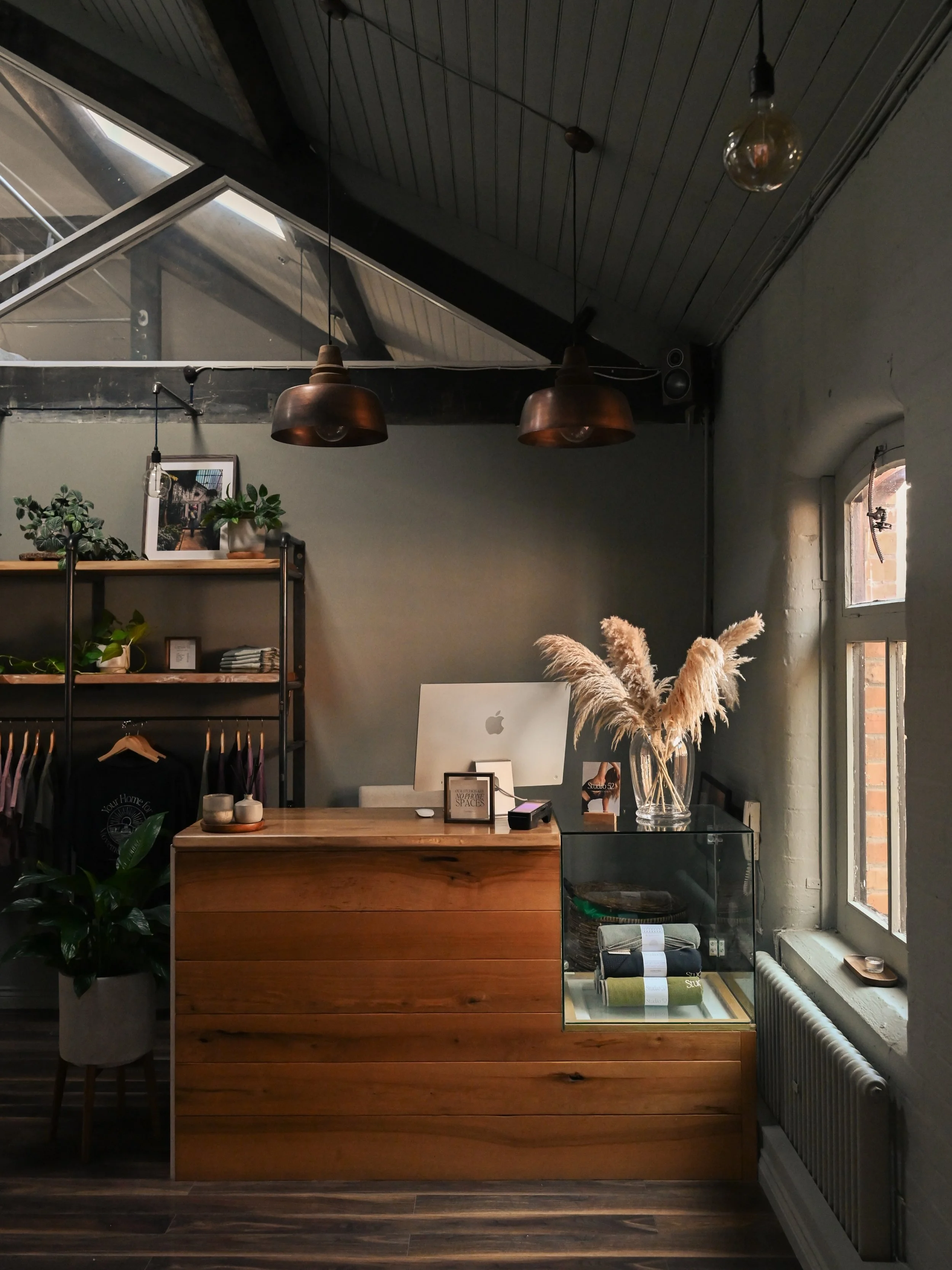 Hump day, stormy skies incoming and autumn making itself very much at home. Safe to say we&rsquo;re appreciating the warmth of the studio more than ever this week!

We&rsquo;re also slowly but surely getting there with the renovations. You might have