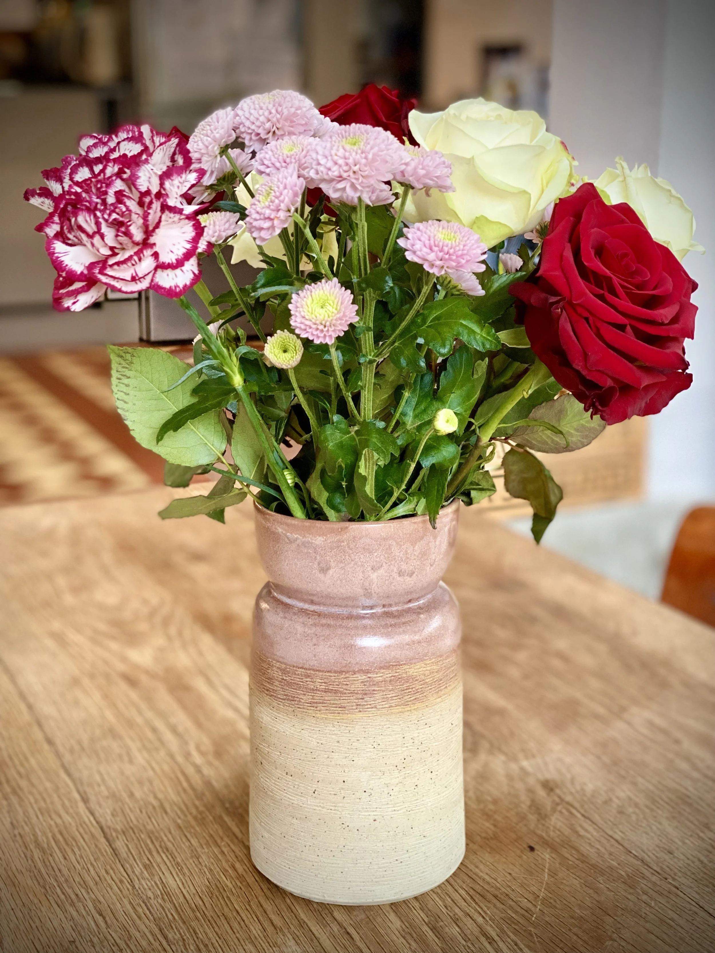 Grand vase rose et grès brut