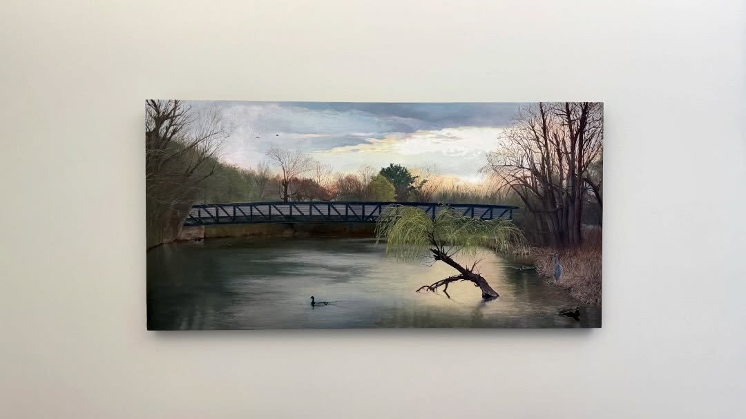 Charles River and The Joseph Thompson Bridge 
By Vitoria Regia 
Oil paint on wood
18&rdquo;x36&rdquo;
2025-2026

This painting captures a serene riverside landscape of the Charles River and the Joseph Thompson Bridge, presenting a moment where 