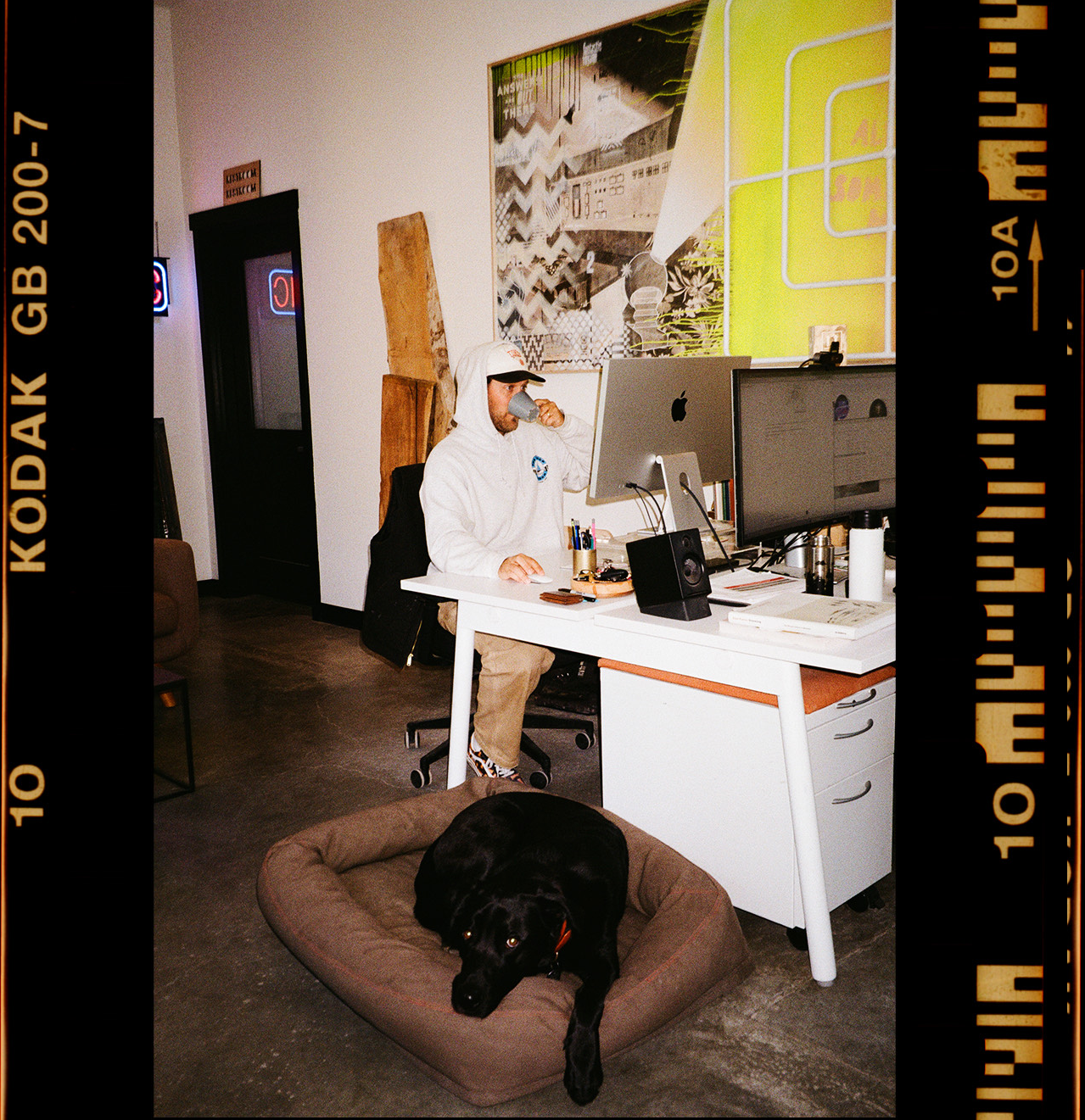 ERL_4499-_CONTACT_edit_deskwithlou copy.png
