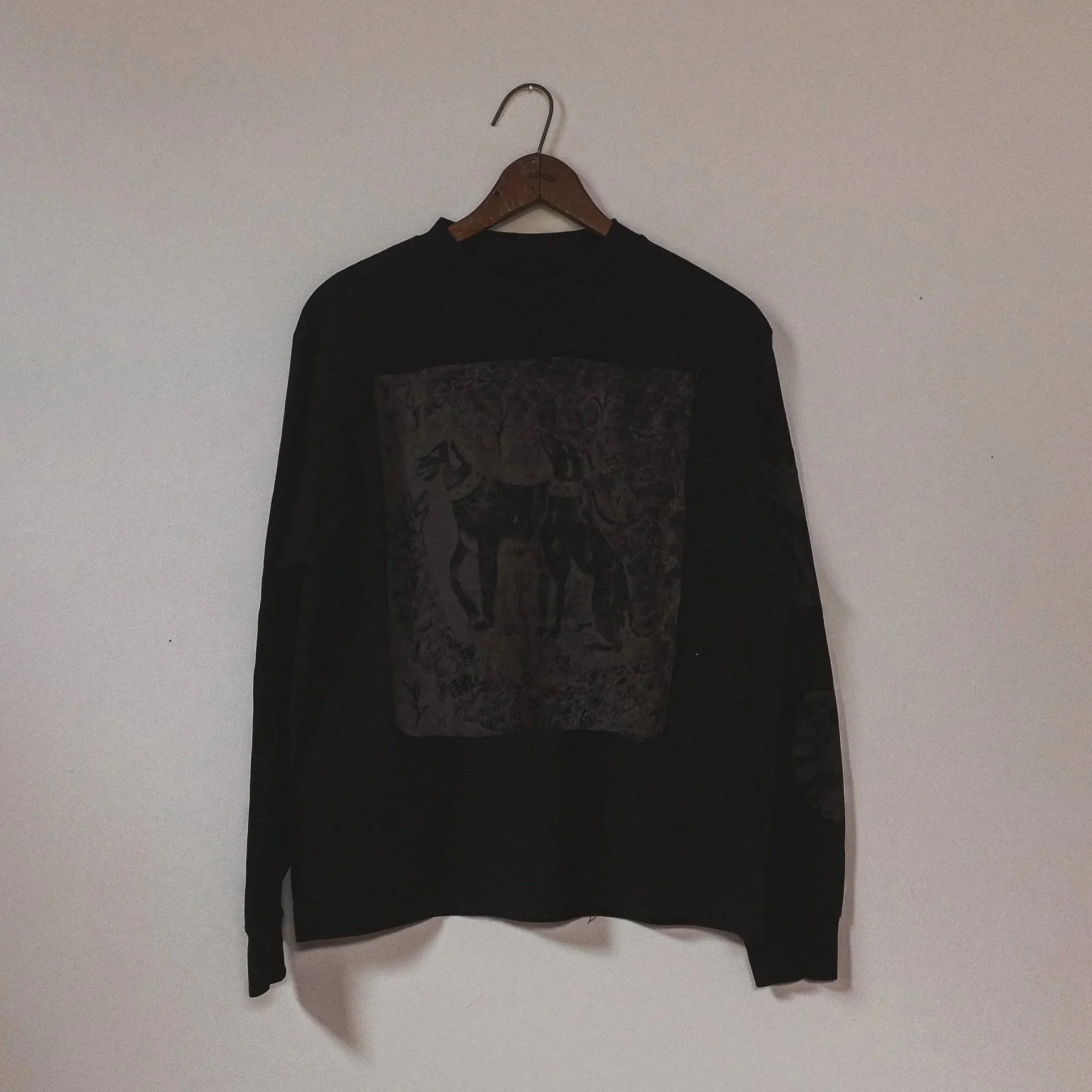 printed boxy long sleeve in black
