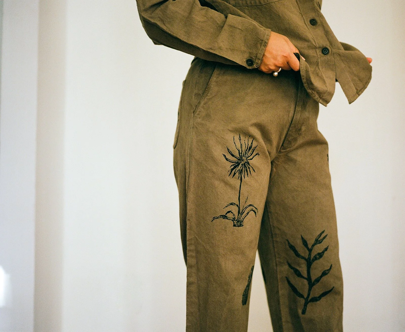 the frances field trouser in saddle, printed