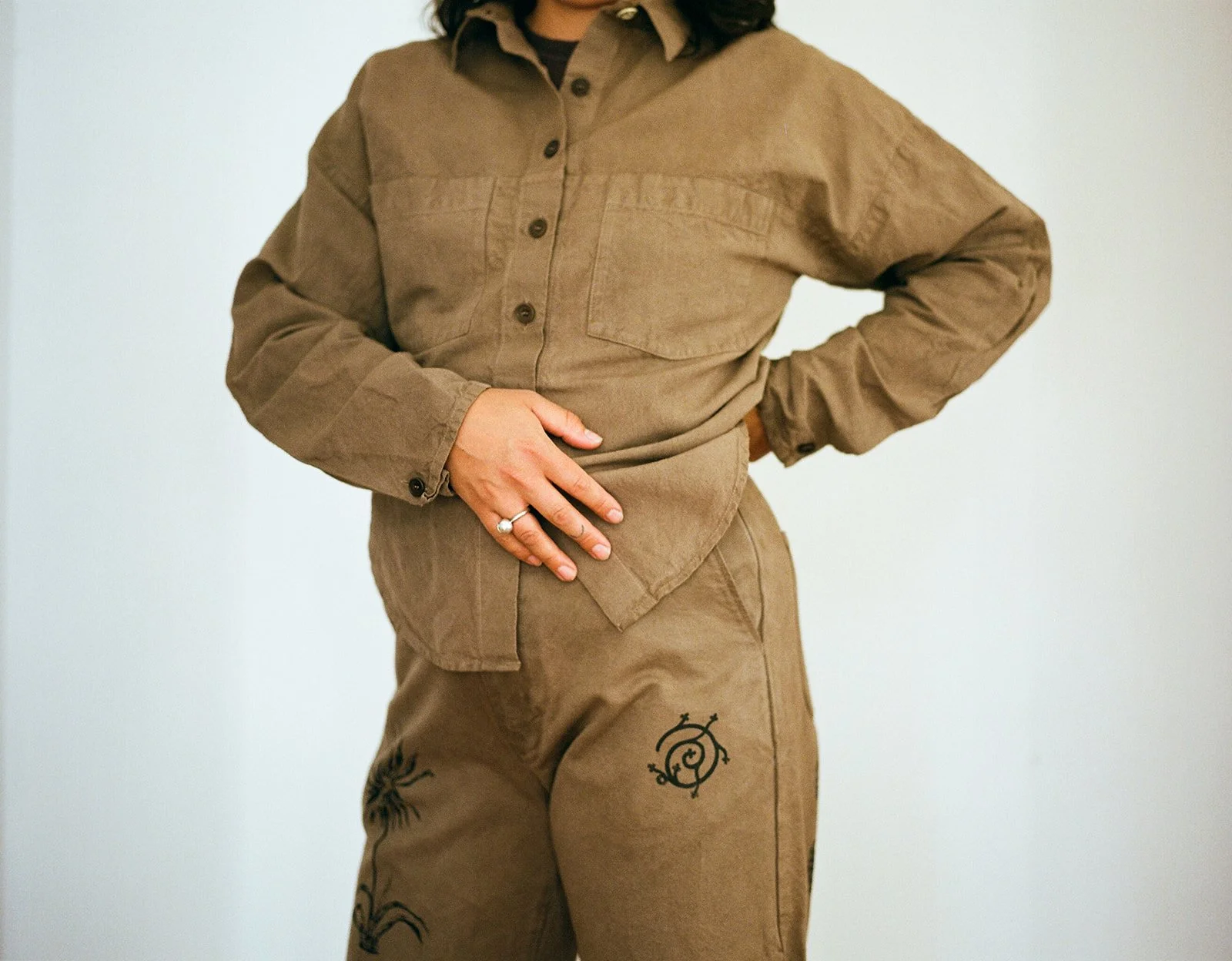 the eddie overshirt in saddle, printed