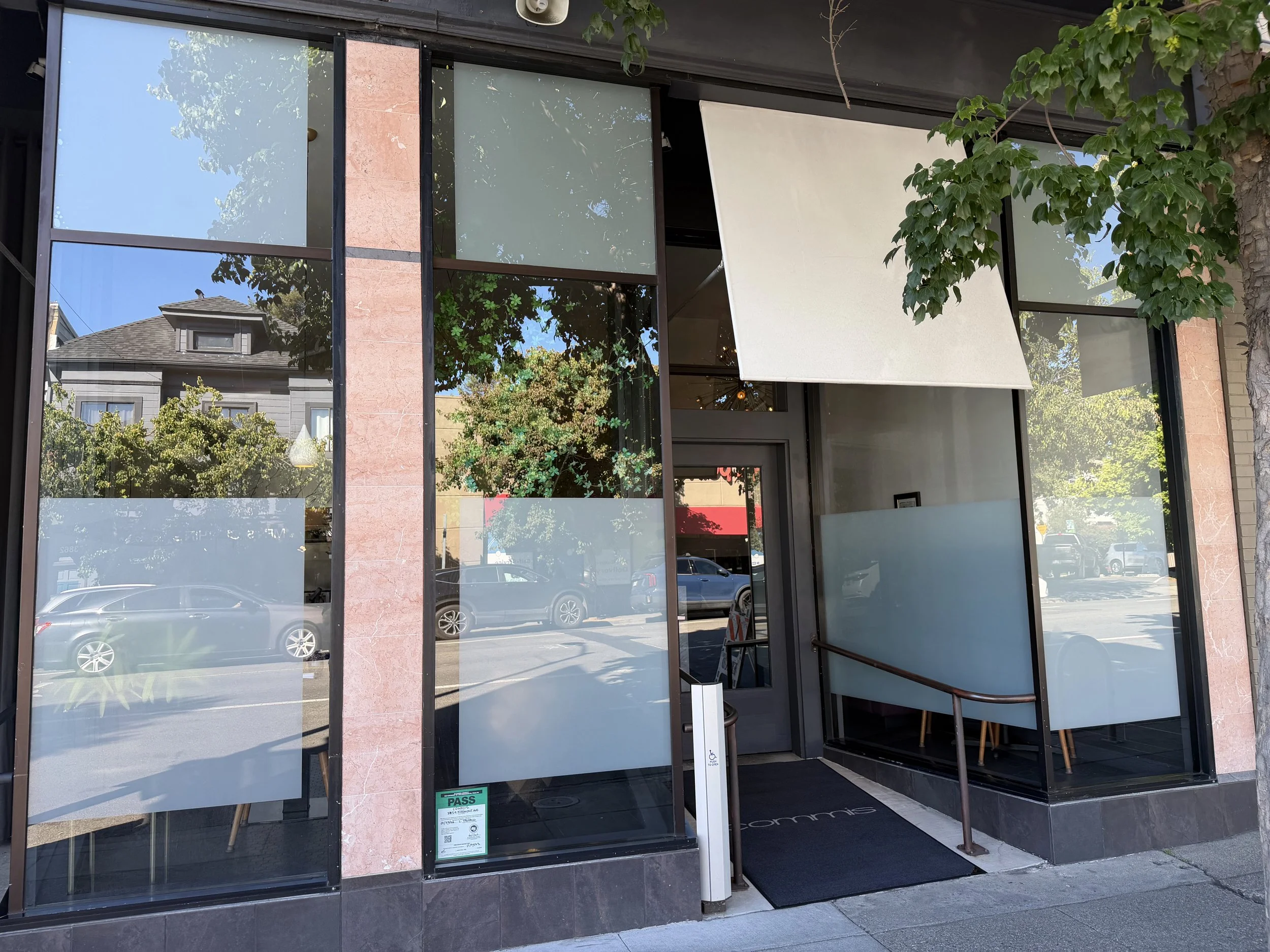 Commis - Oakland
