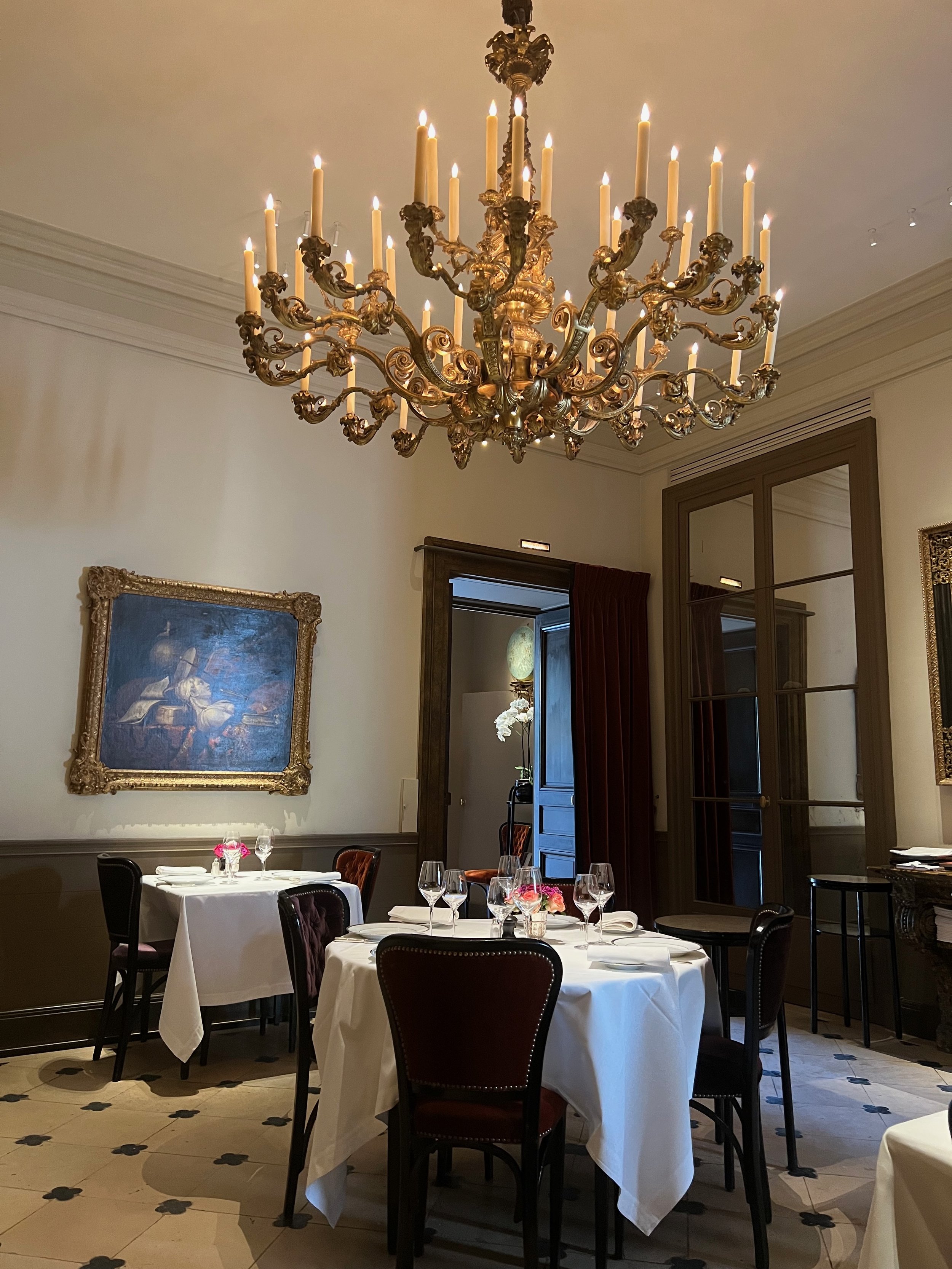 Le Central in Paris - Restaurant Reviews, Menus, and Prices