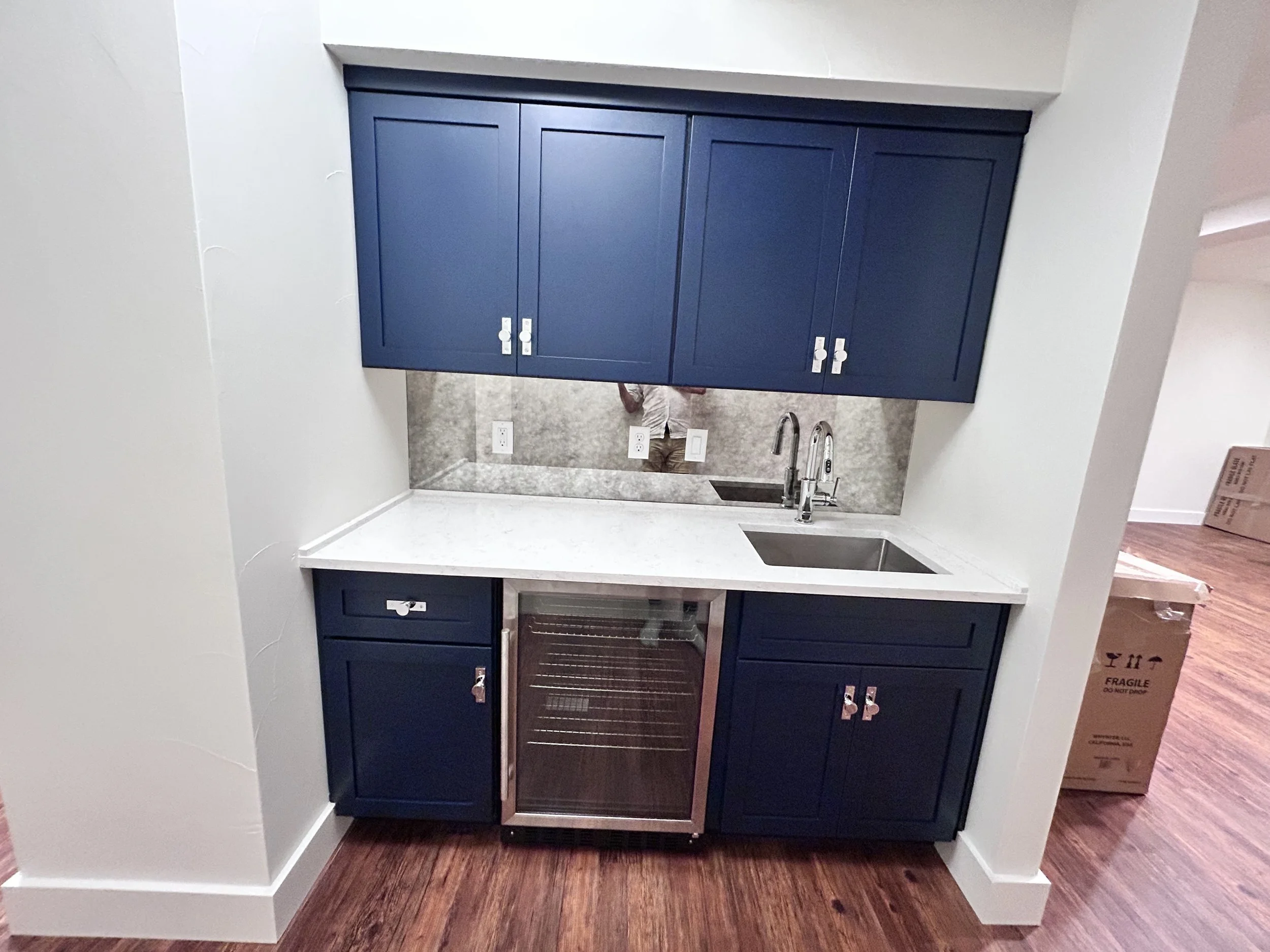 Downstairs wet bar.jpg