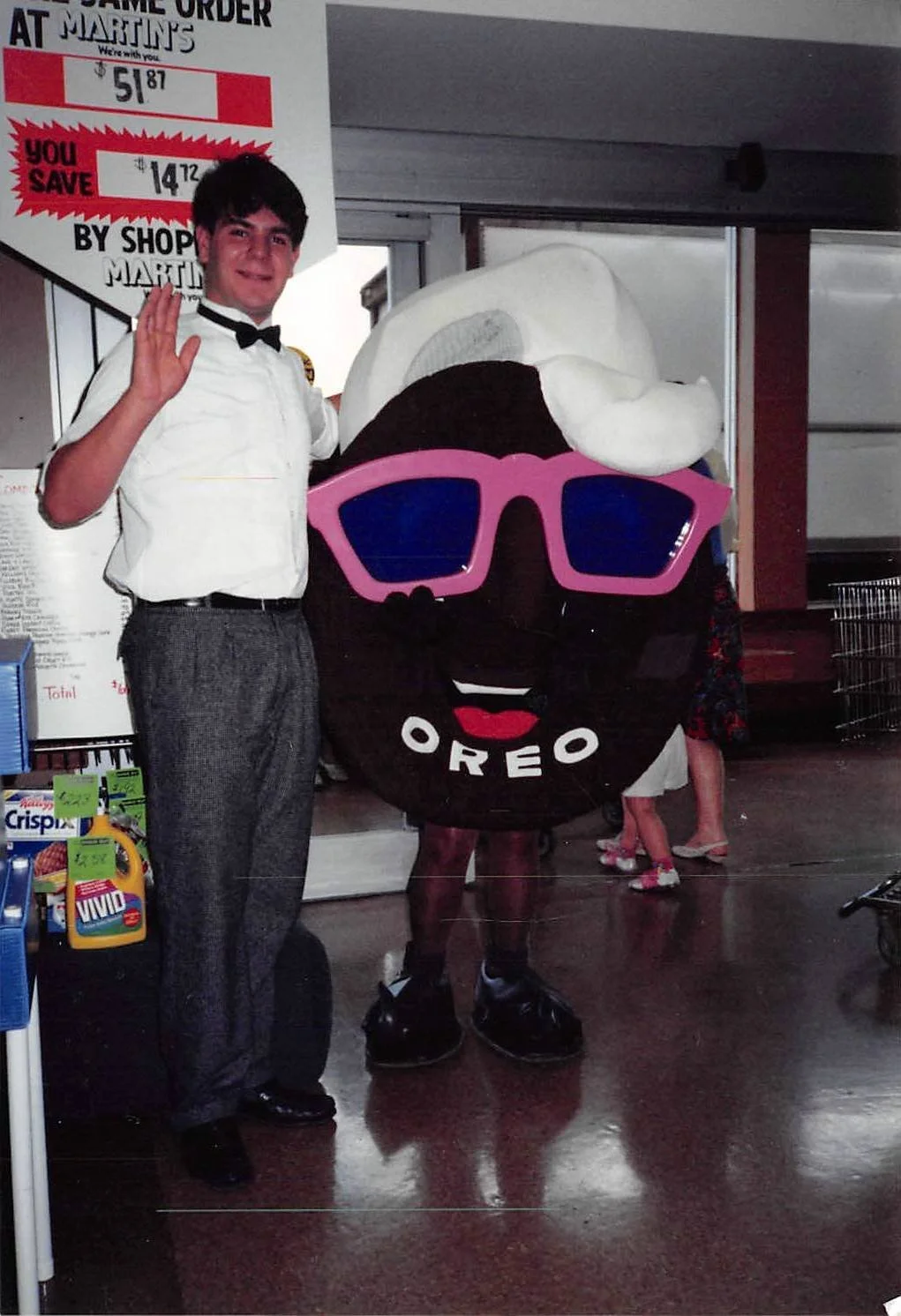 San Francisco magician Robert Strong next to the Oreo mascott.